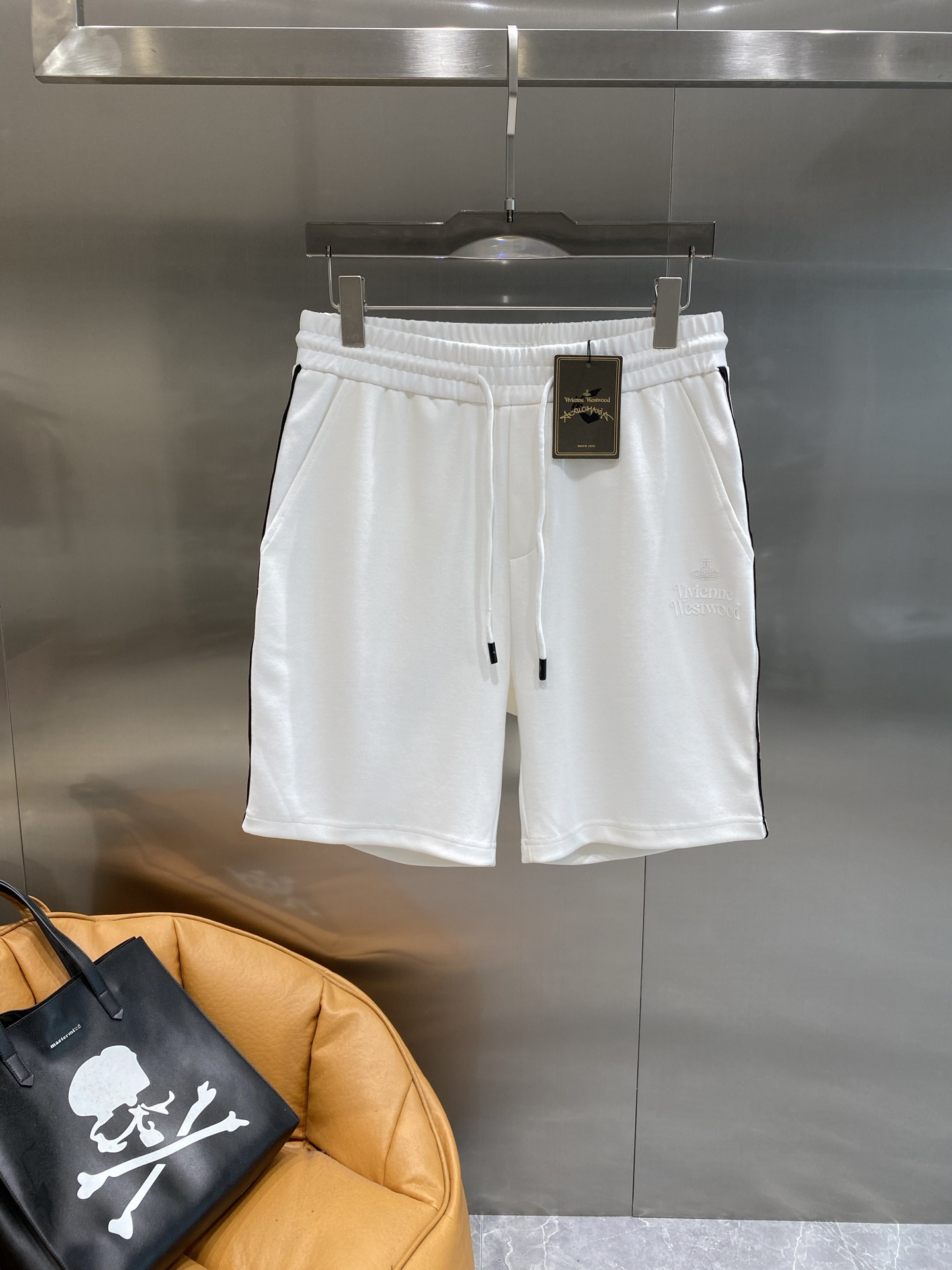 “New York Queen’s Stylish Western Shorts with Clean Design and Comfortable Fit” - 图片 2