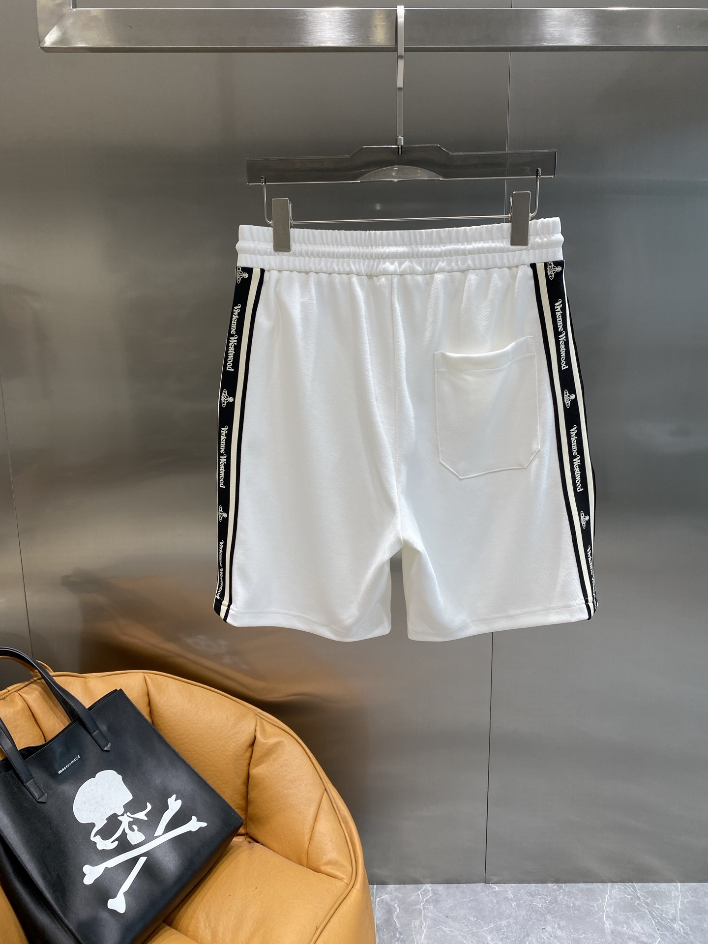 “New York Queen’s Stylish Western Shorts with Clean Design and Comfortable Fit” - 图片 8
