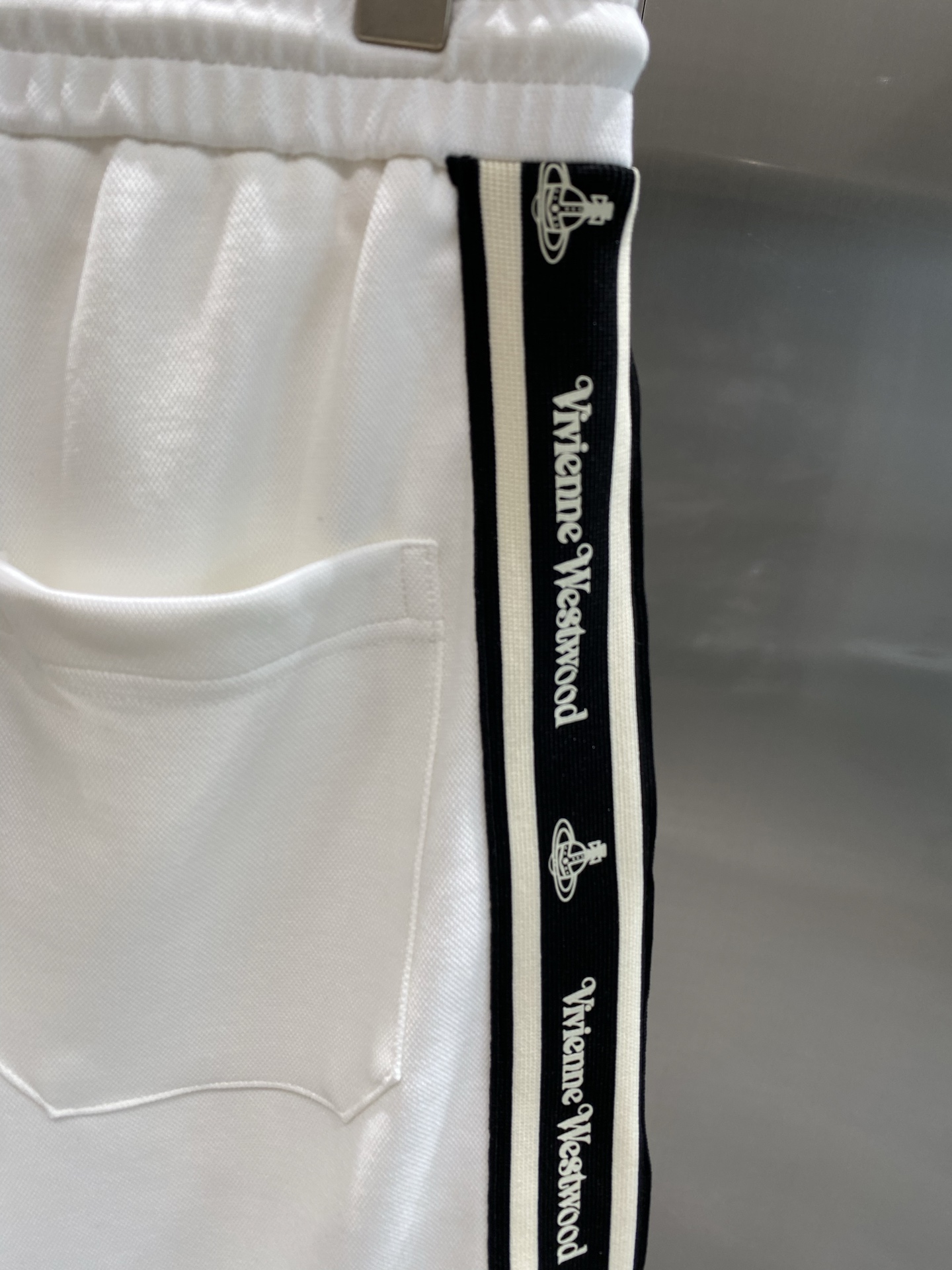 “New York Queen’s Stylish Western Shorts with Clean Design and Comfortable Fit” - 图片 9
