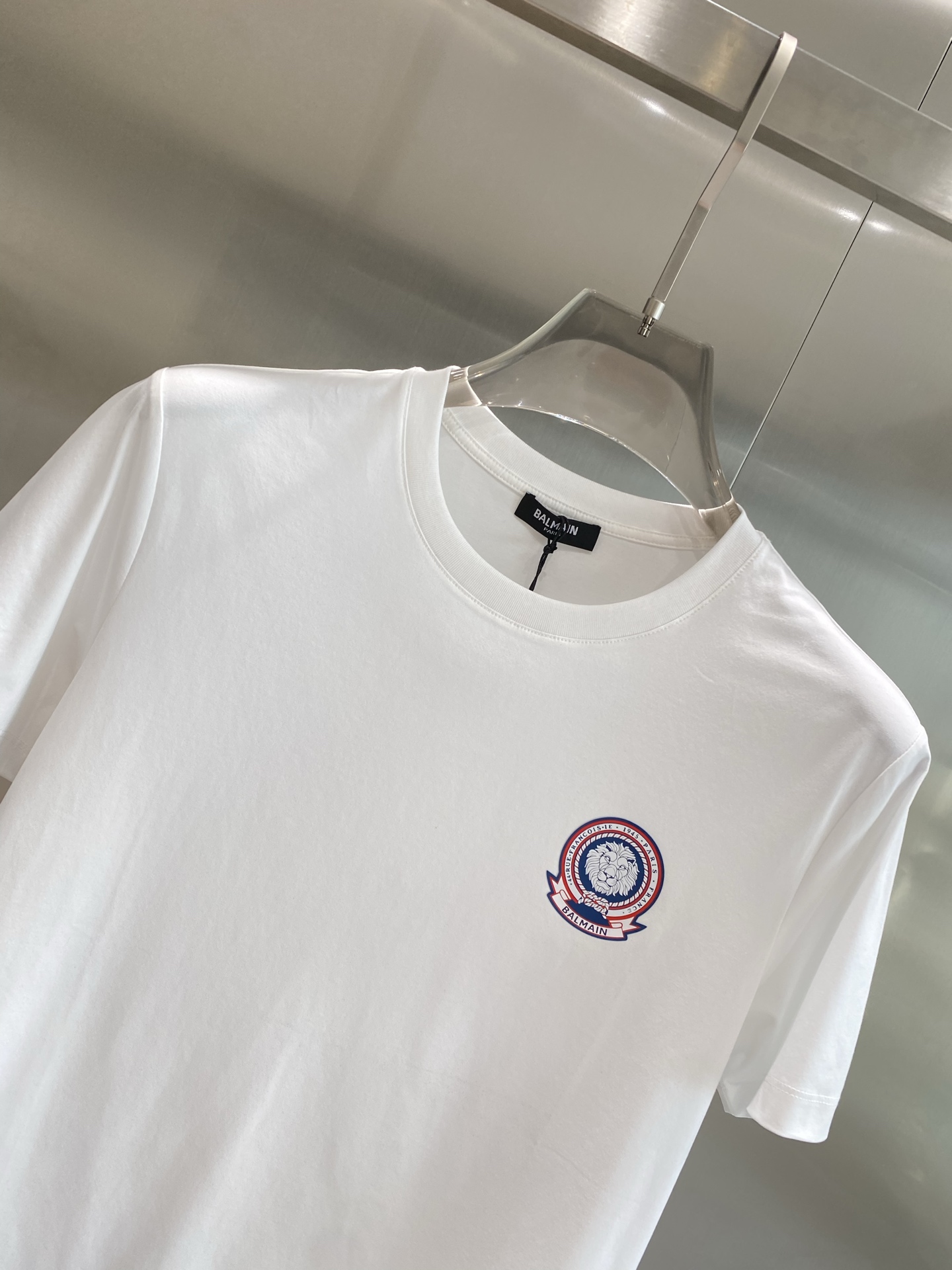 Balman T-shirts: Simple, Advanced Design with Comfortable Fabric and Unique Details. - 图片 4