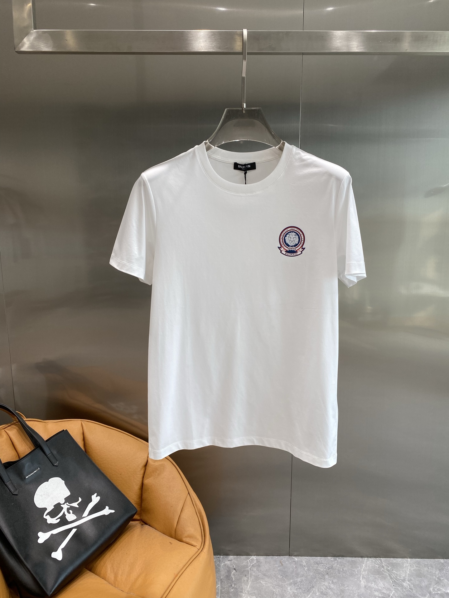 Balman T-shirts: Simple, Advanced Design with Comfortable Fabric and Unique Details. - 图片 2