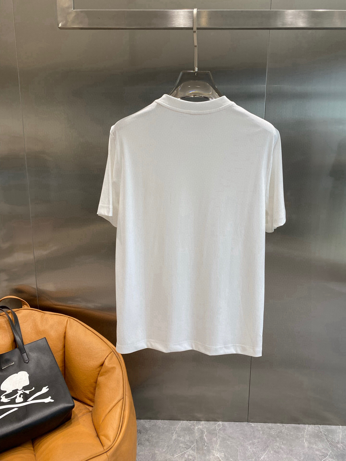 Balman T-shirts: Simple, Advanced Design with Comfortable Fabric and Unique Details. - 图片 9