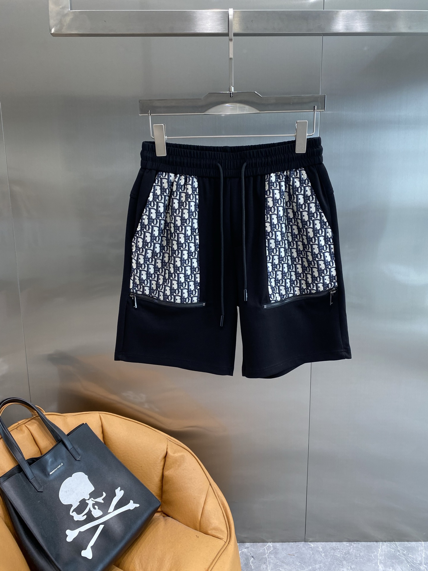 NO:445164,'Dijia' Dior spliced ​​shorts, a new summer fashion. The interposer bag with brand elements printed on both sides is full of design, both classic and fashionable. The zipper details add practicality and trendiness. The elastic waist is equipped with drawstring, M-3XL, dior, dior, shorts, alexander wang19860909《迪家》 Dior拼接短裤,夏日潮流新风尚 两侧带有品牌元素印花的拼接口袋,设计感十足,既经典又时尚.拉链细节增添了实用性和潮流感.松紧腰配抽绳,M-3XL,,dior,dior,shorts,alexander wang,Men's clothing