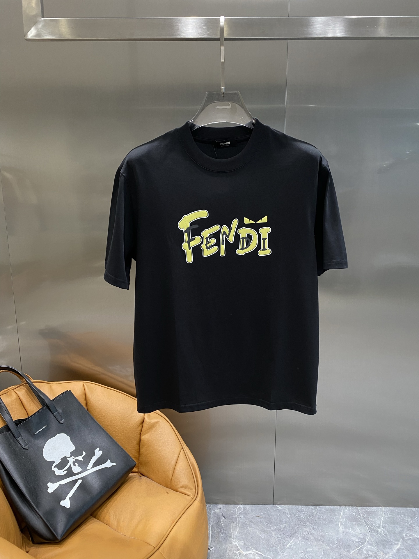 NO:490865,'Fendi' Fendi short-sleeved summer playful trendy role. The word 'FENDI' is presented in playful yellow. The font design is unique, like a little monster jumping happily, full of vitality and fun. The fabric is skin-friendly and breathable, M-3XL, fendi, fendi, T-shirt, alexander wang19860909《芬家》 Fendi短袖 夏日俏皮潮流担当 “FENDI”字样以俏皮的黄色呈现,字体设计独特,就像小怪兽在欢快跳跃,充满了活力与趣味.面料亲肤透气,M-3XL,,fendi,fendi,T-shirt,alexander wang,Men's clothing