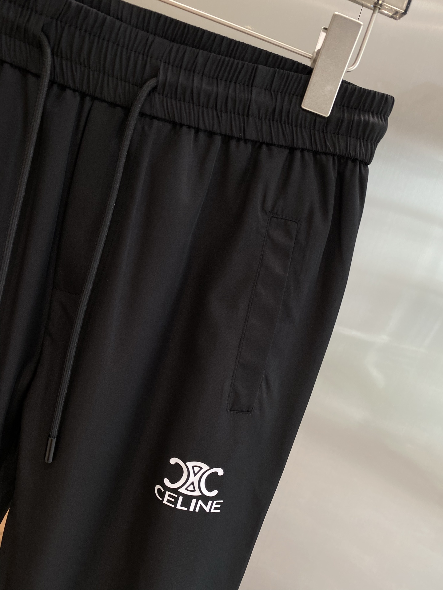Stylish Black Leisure Pants by Céline: Perfect Fit for New Year’s Fashion Champion - 图片 3