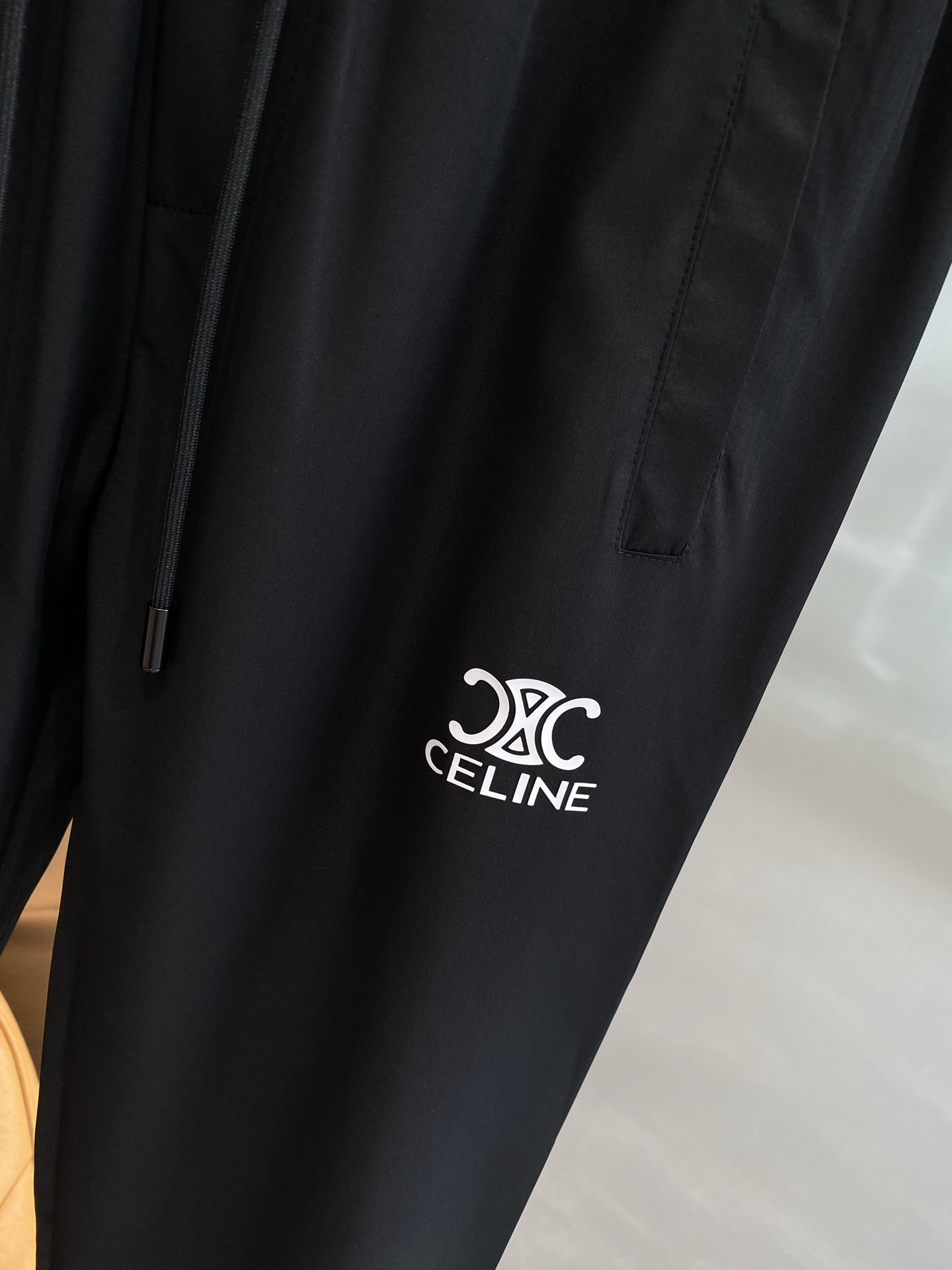 Stylish Black Leisure Pants by Céline: Perfect Fit for New Year’s Fashion Champion - 图片 4