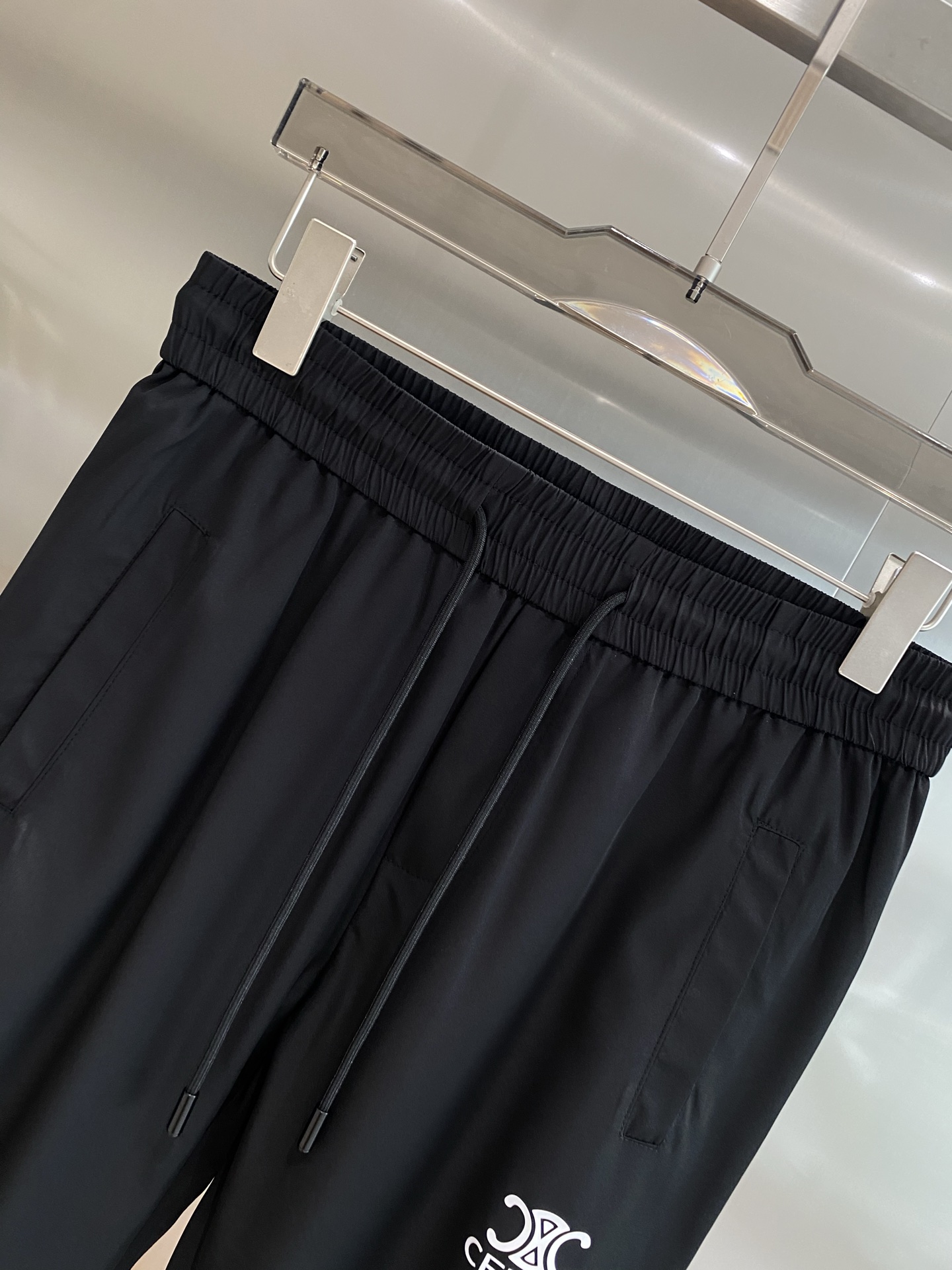 Stylish Black Leisure Pants by Céline: Perfect Fit for New Year’s Fashion Champion - 图片 2