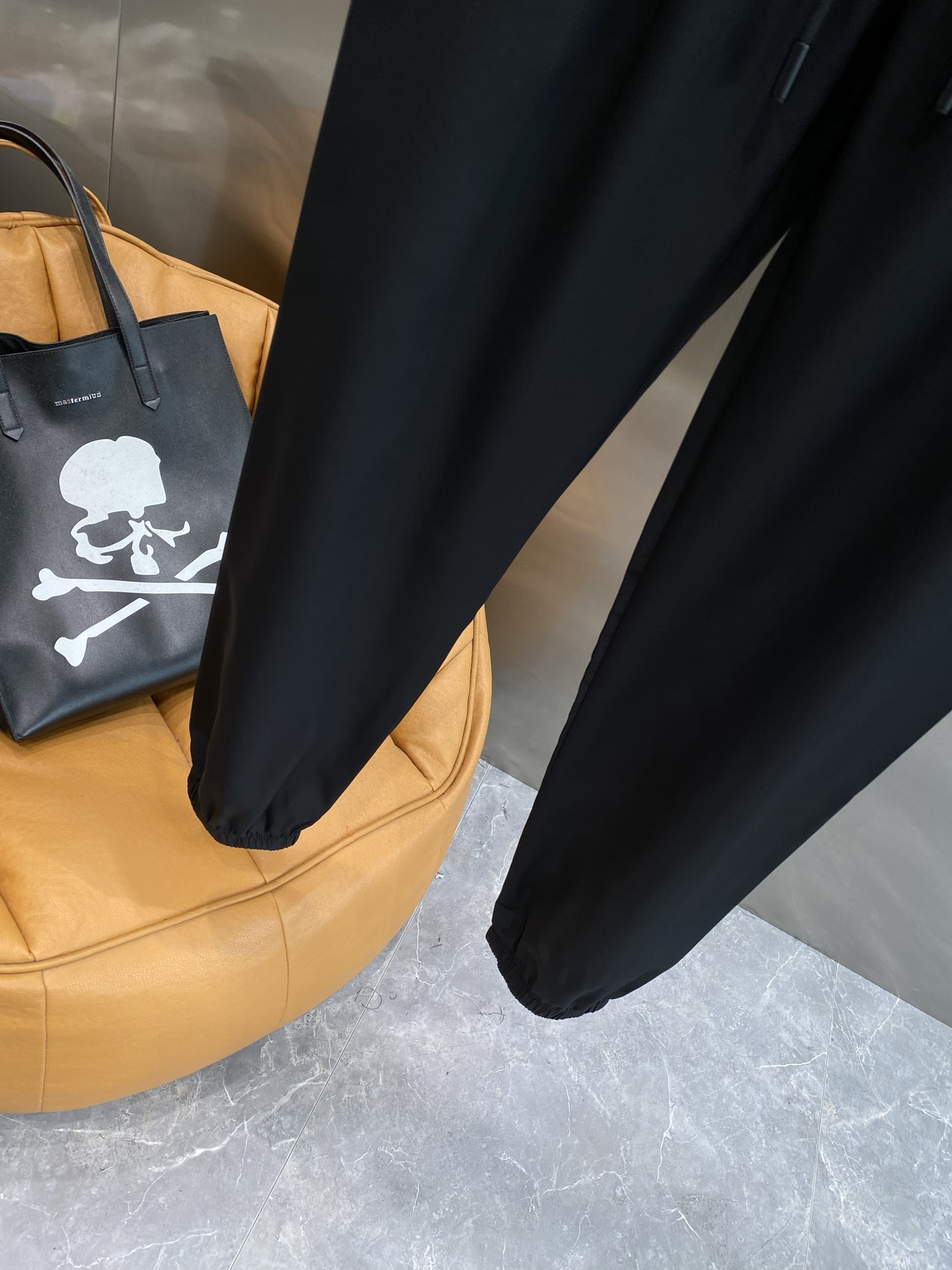 Stylish Black Leisure Pants by Céline: Perfect Fit for New Year’s Fashion Champion - 图片 6