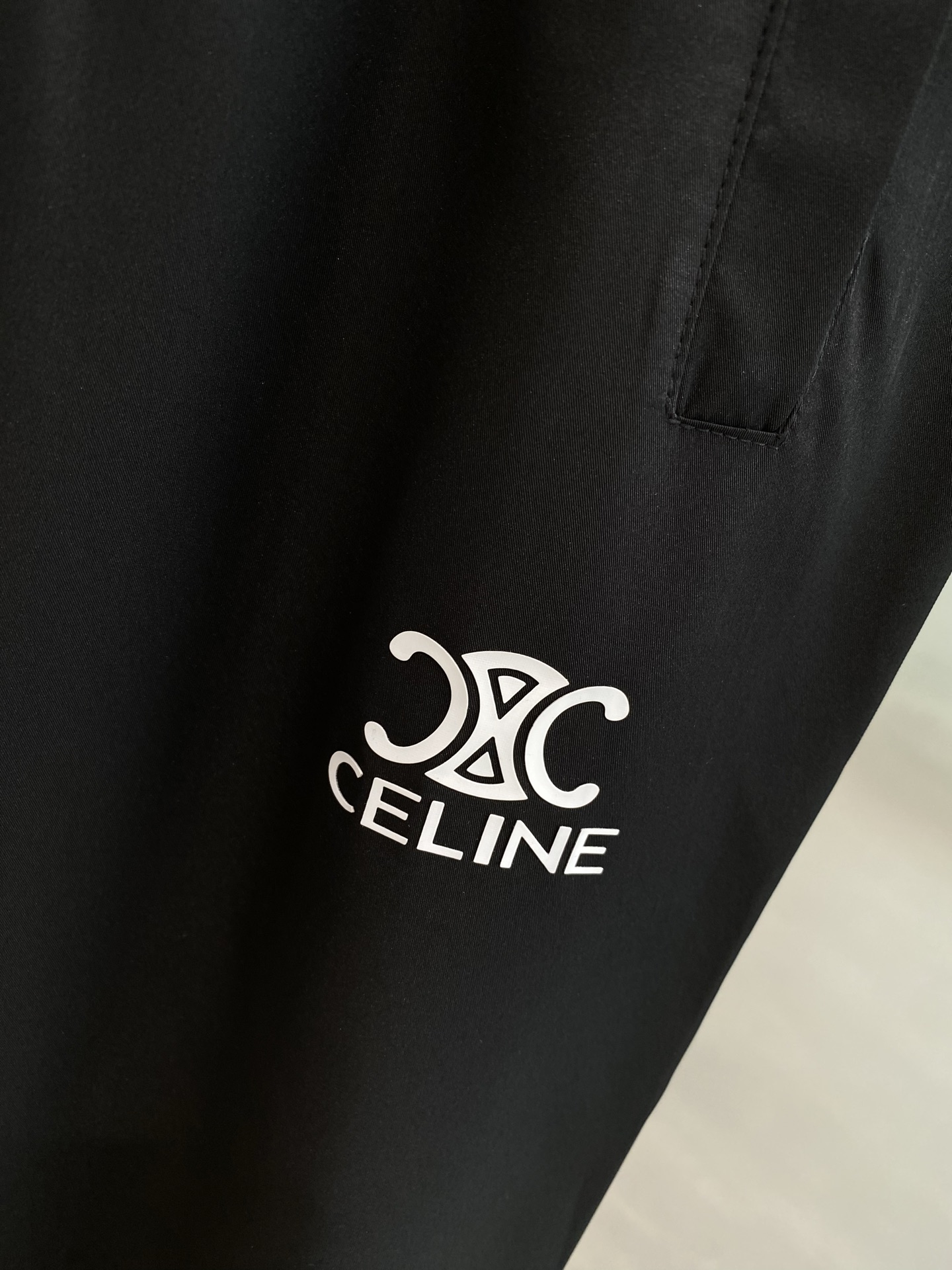 Stylish Black Leisure Pants by Céline: Perfect Fit for New Year’s Fashion Champion - 图片 5