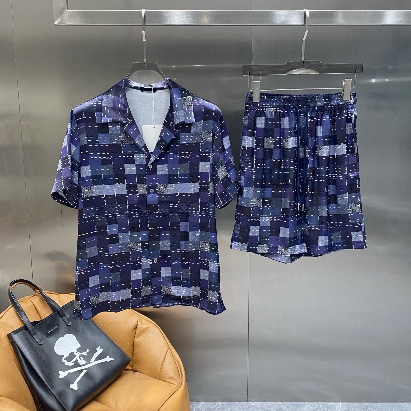 NO:510337,'Donkey Family' Casual pajamas set High-order silk silk fabric upgrade process upgrade Home clothing High-order Russian silk fabric skin-friendly and comfortable Home essentials Do not machine wash silk products, recommended to hand wash or wash bag code M-3XL the next day, louis vuitton, louis vuitton, real silk, alexander wang19860909《驴家》 休闲睡衣套装 高订天绸丝面料升级工艺升级 家居服 高定俄罗丝面料亲肤轻柔舒适 家居必备 真丝产品切勿机洗,建议 手洗或者洗衣袋洗 码数M-3XL隔天,,louis vuitton,louis vuitton,real silk,alexander wang,Men's clothing