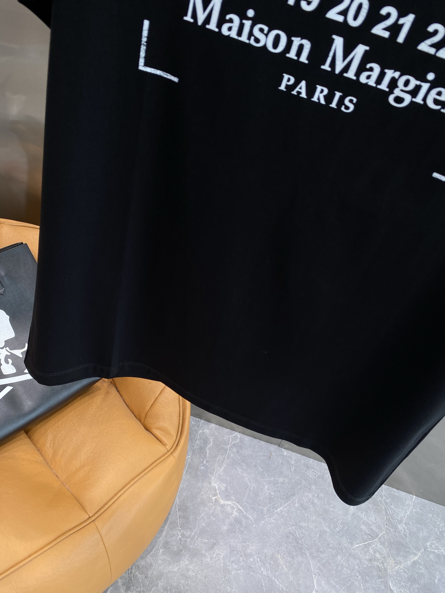 “New Maison Margiela T-shirt Collection Featuring Digital Matrix Design in White” - 图片 8