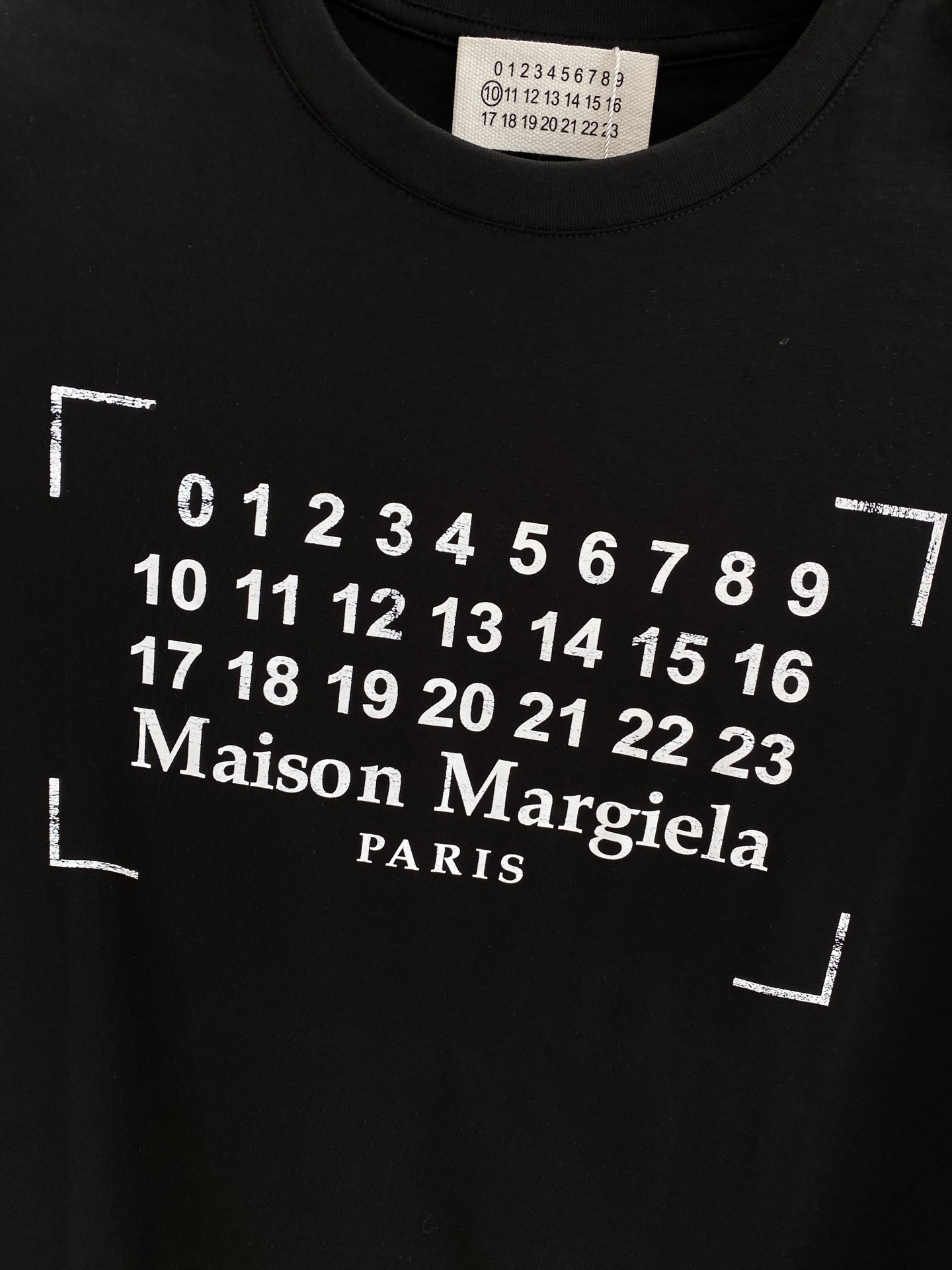 “New Maison Margiela T-shirt Collection Featuring Digital Matrix Design in White” - 图片 6