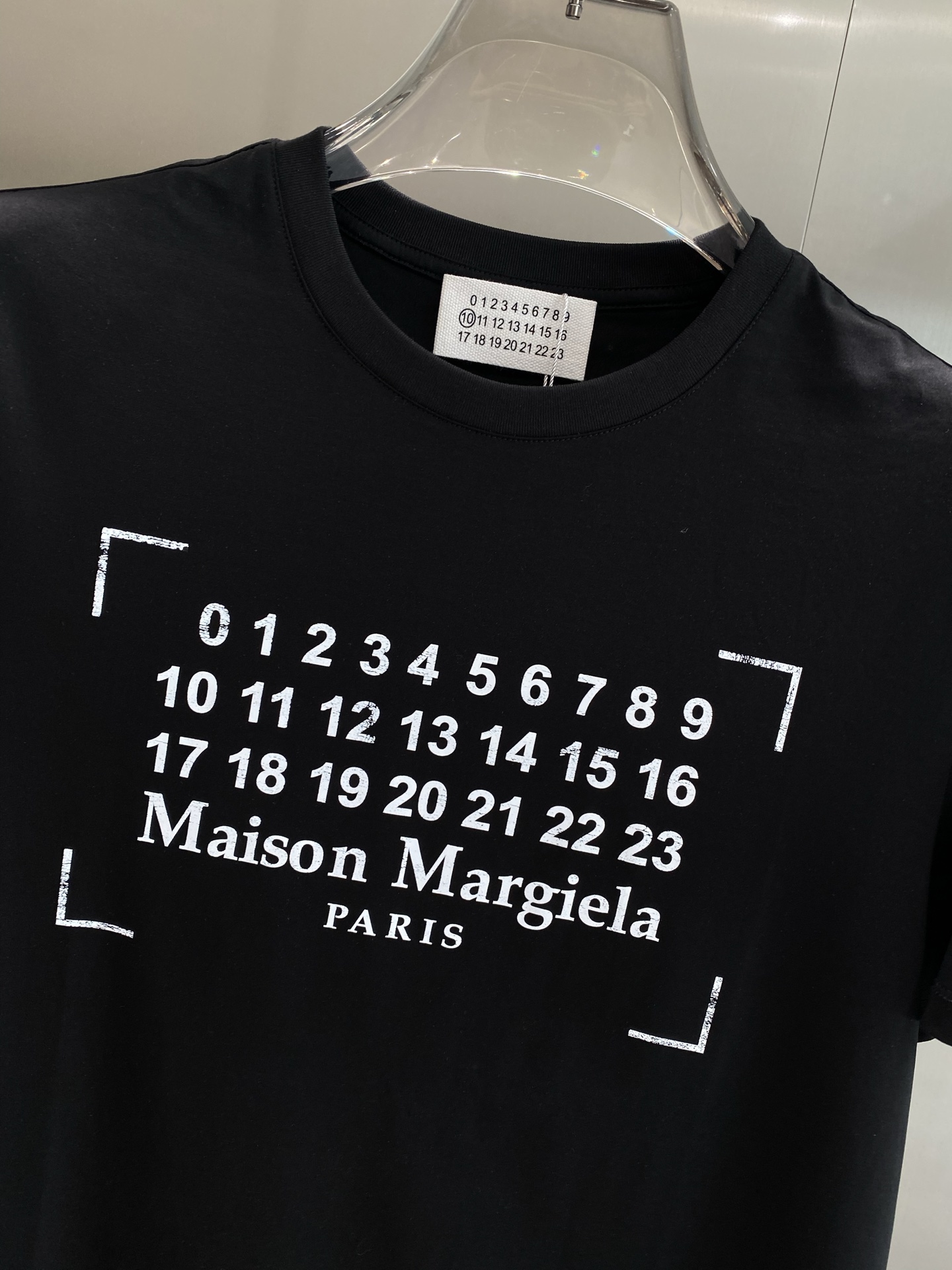 “New Maison Margiela T-shirt Collection Featuring Digital Matrix Design in White” - 图片 5
