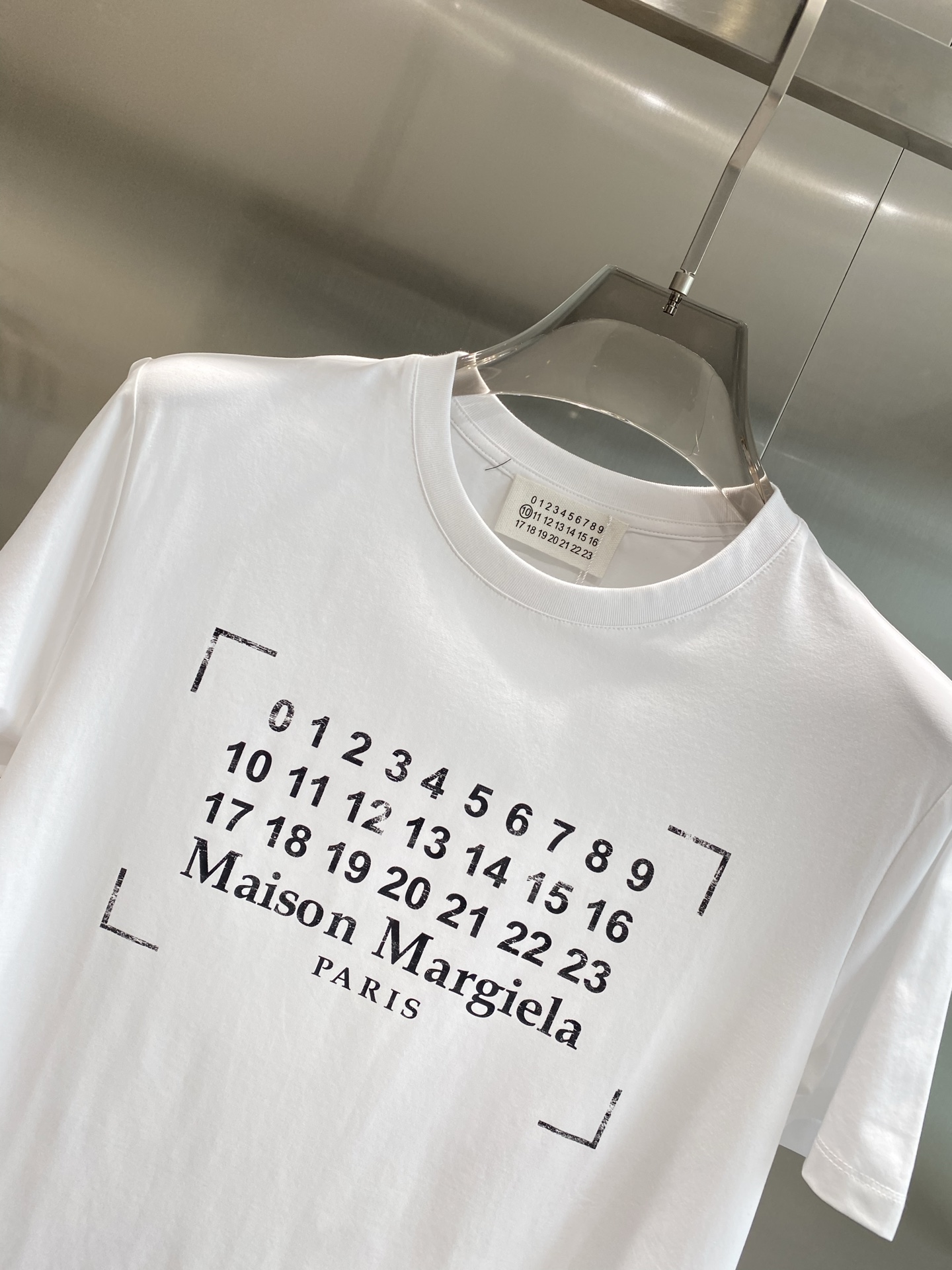 “New Maison Margiela T-shirt Collection: High Wind Summer Classics in Digital Matrix” - 图片 3