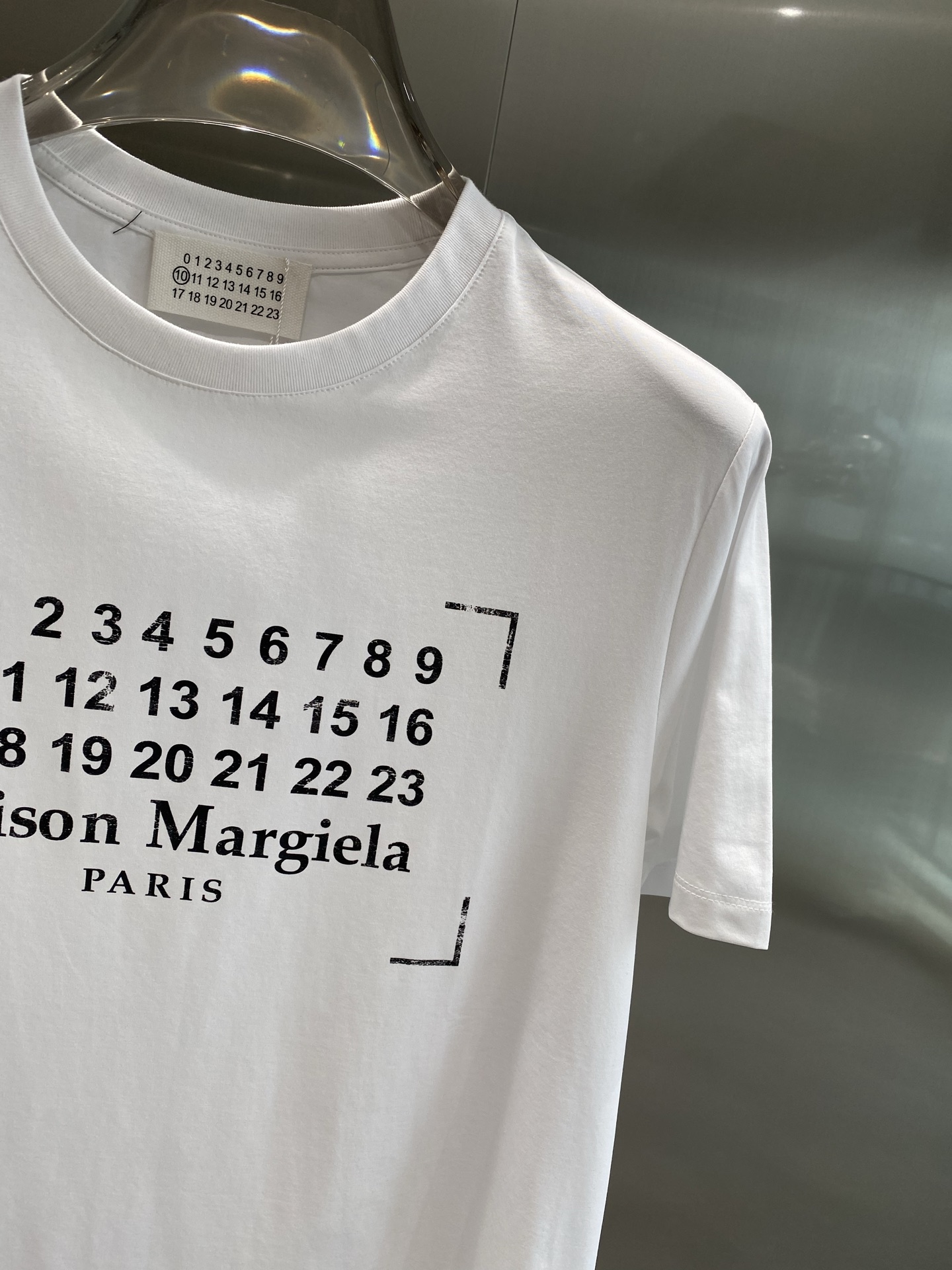 “New Maison Margiela T-shirt Collection: High Wind Summer Classics in Digital Matrix” - 图片 4