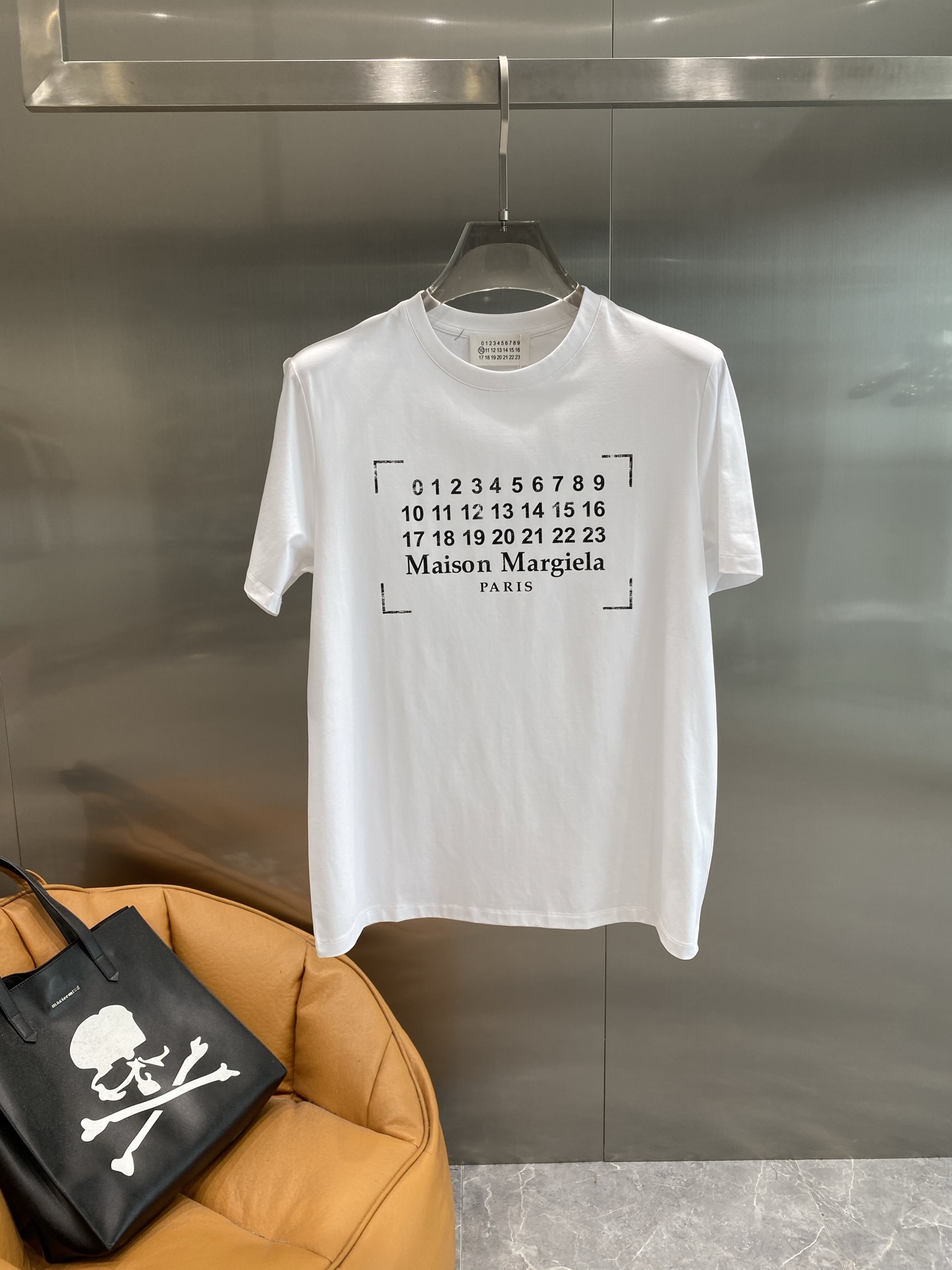 “New Maison Margiela T-shirt Collection: High Wind Summer Classics in Digital Matrix” - 图片 2
