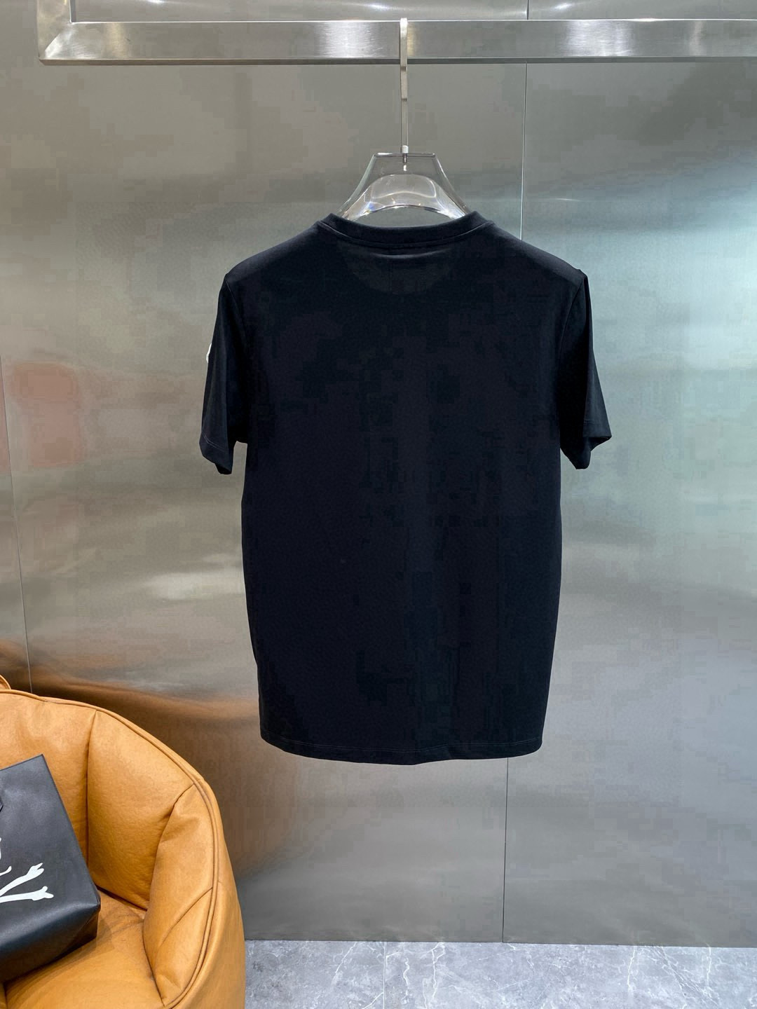 “New Maison Margiela T-shirt Collection Featuring Digital Matrix Design in White” - 图片 9