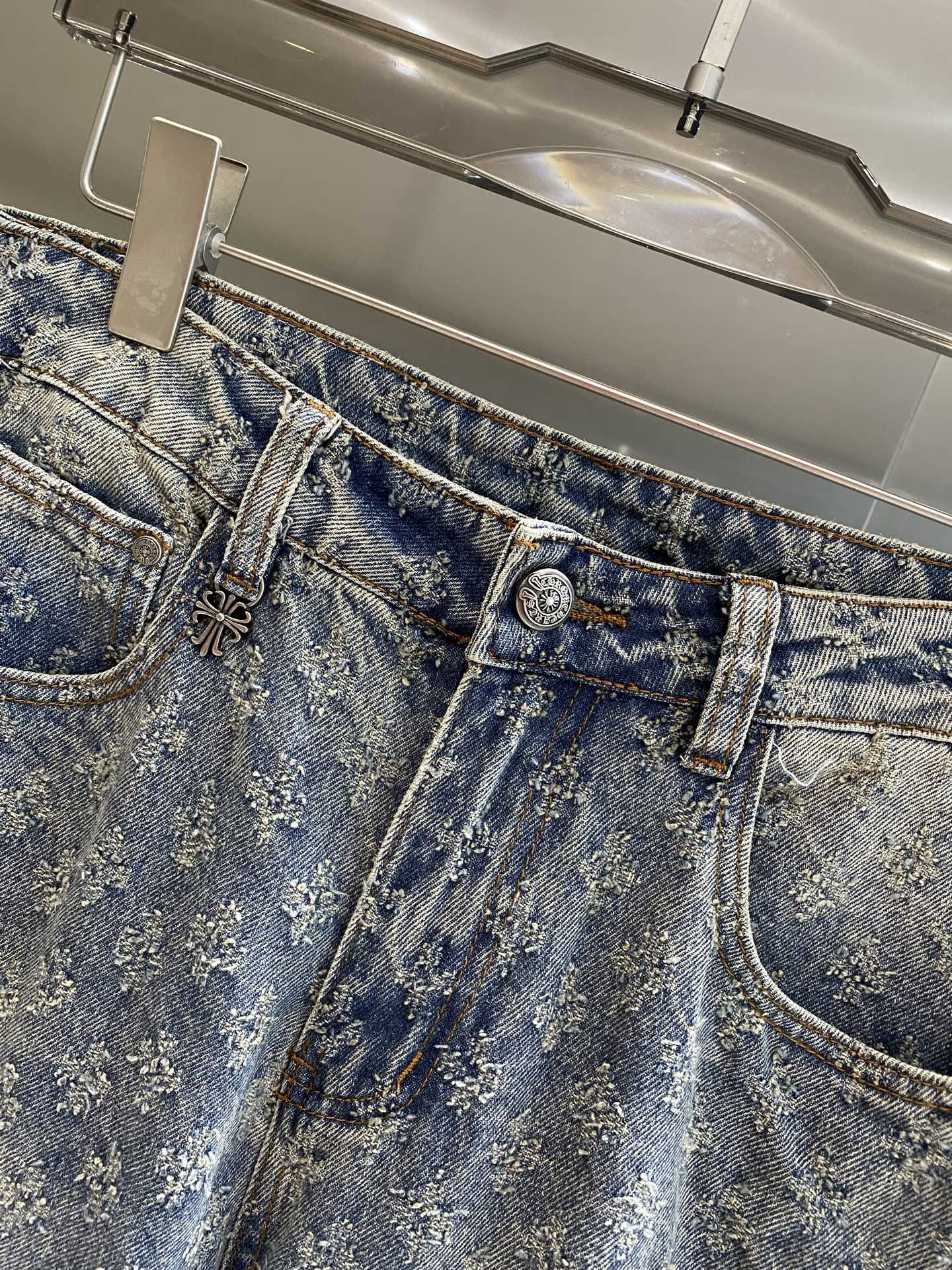 《𝙉𝙚𝙬🤍🖤克家》克罗心牛仔裤 复古扎染牛仔，夏日时尚新宠浅蓝色牛仔布，经过独特的扎染工艺，呈现出斑驳的