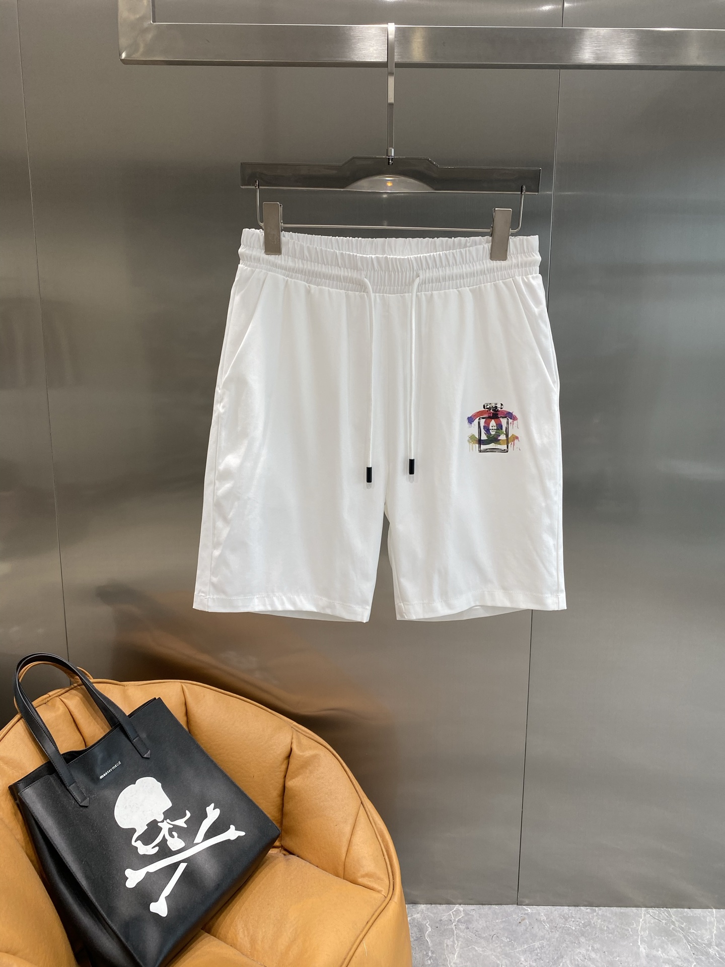 “Chanel Summer Shorts: Luxurious, Classic, and Comfortable in M-3XL Sizes” - 图片 2