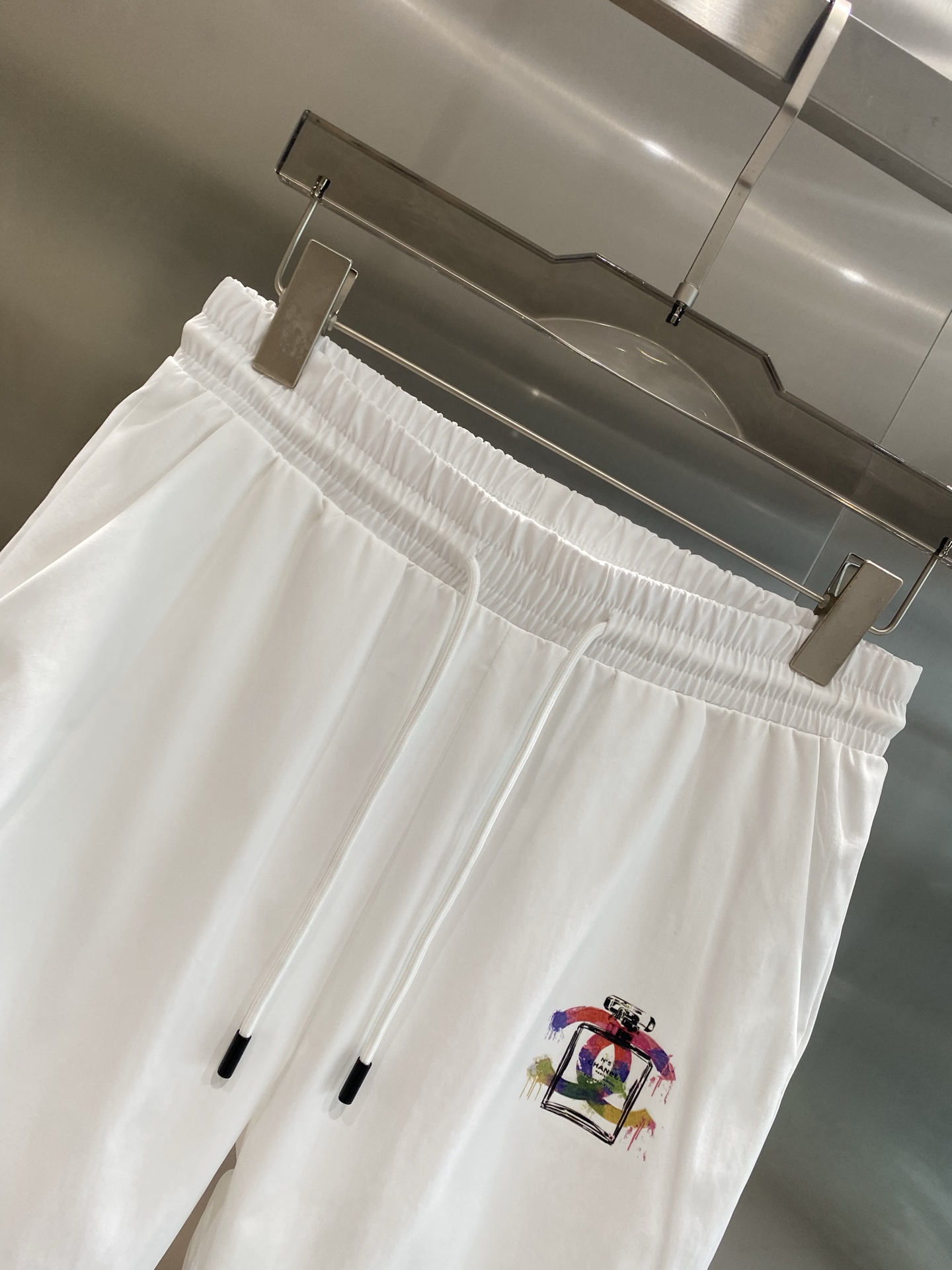 “Chanel Summer Shorts: Luxurious, Classic, and Comfortable in M-3XL Sizes” - 图片 3