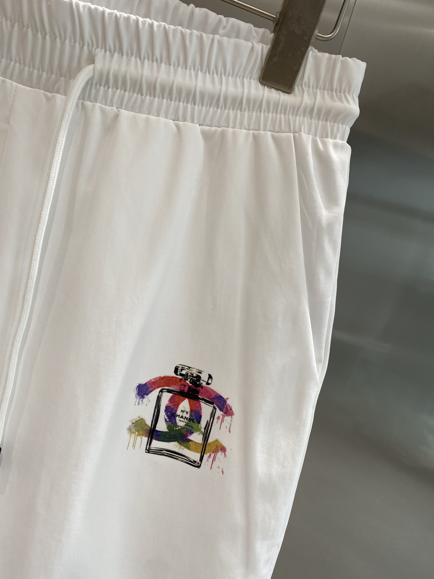 “Chanel Summer Shorts: Luxurious, Classic, and Comfortable in M-3XL Sizes” - 图片 4