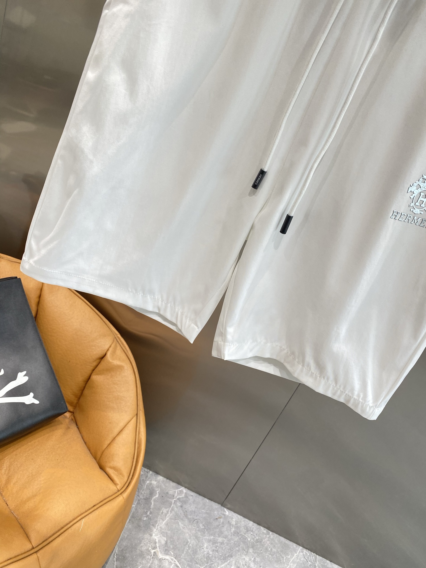 Luxurious Emma Shorts with Horse Logo, Classic and Comfortable Summer Style. - 图片 8