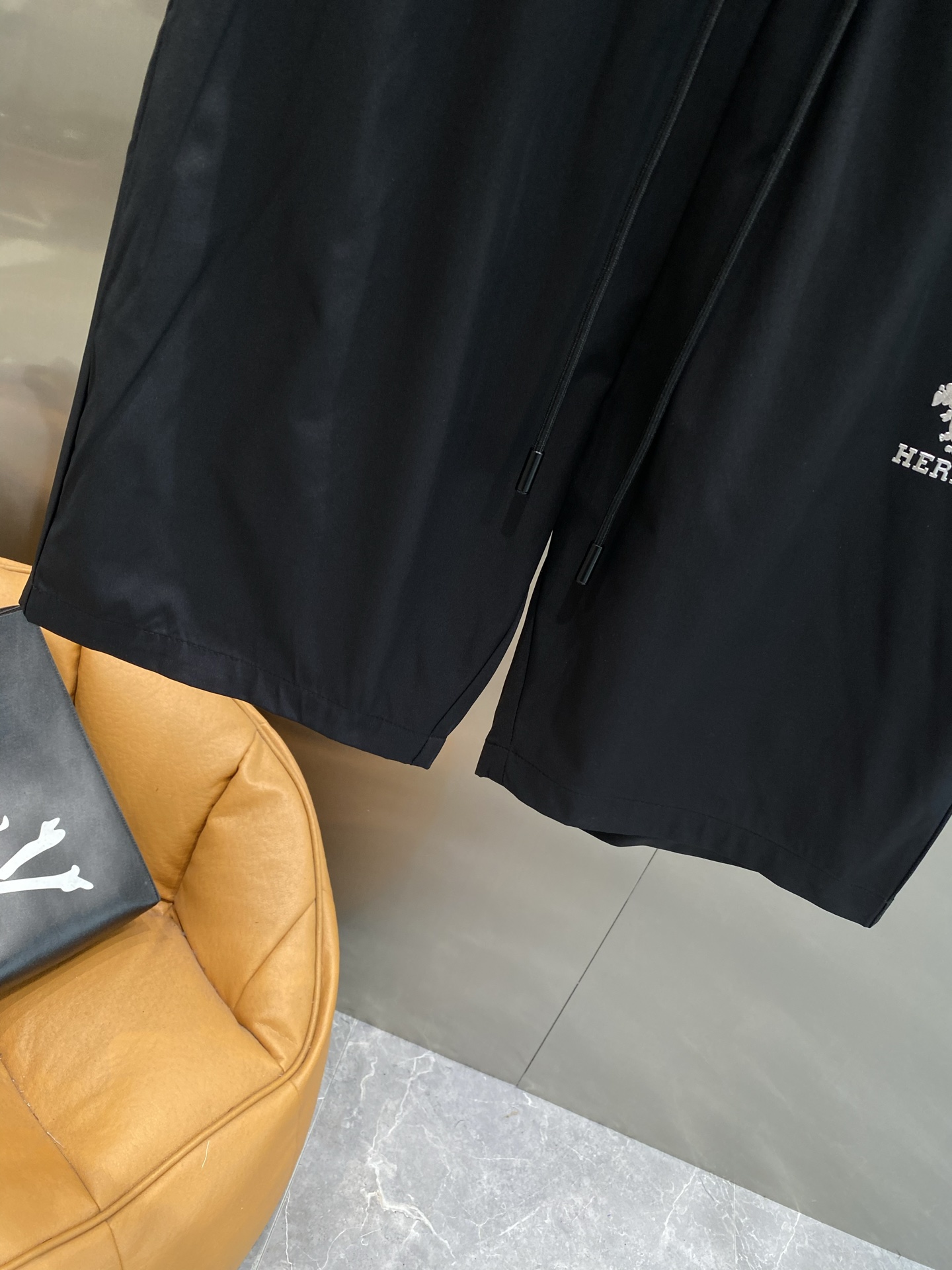 Luxurious Emma Shorts with Unique Brand Logo for Summer Comfort and Style. - 图片 8