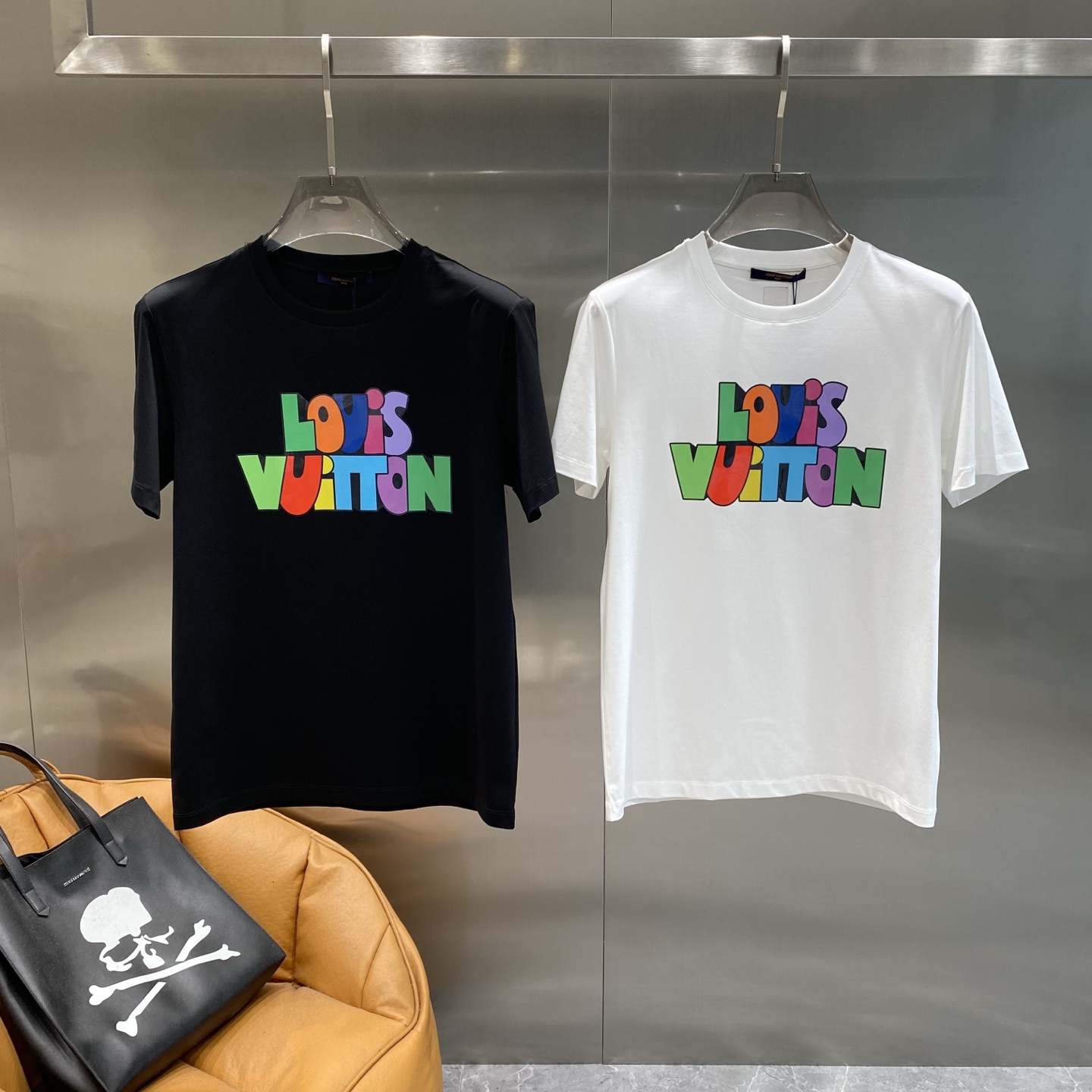 NO:413784,'Donkey Family' LV short-sleeved summer colorful and fashionable, simple and generous, and the 'Louis Vuitton' composed of colorful letters on the chest, the next day, louis vuitton, louis vuitton, louis vuitton, louis vuitton, louis vuitton, T-shirt, alexander wang19860909《驴家》 LV短袖 夏日的多彩时尚,简约大方,而胸前用多彩字母组成的“Louis Vuitton”,码数M-3XL隔天,,louis vuitton,louis vuitton,louis vuitton,louis vuitton,T-shirt,alexander wang,Men's clothing