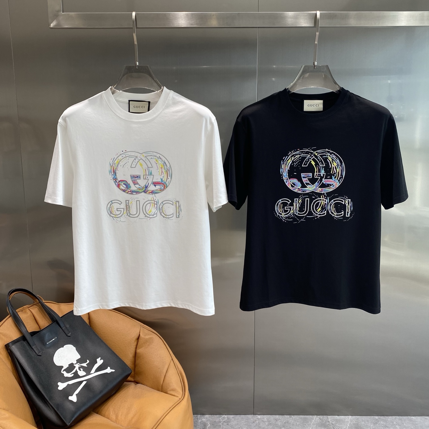 NO:503509,'Gujia' Gucci Short-sleeved Tl Colorful High-end Colored Ink Double G Print has a sense of artistic style, the style is slightly loose, M-3XL the next day, gucci,gucci, T-shirt, alexander wang19860909《古家》 Gucci 短袖 Tl炫彩高级彩色泼墨双 G 印花自带艺术感,版型是微宽松设计,M-3XL隔天,,gucci,gucci,T-shirt,alexander wang,Men's clothing
