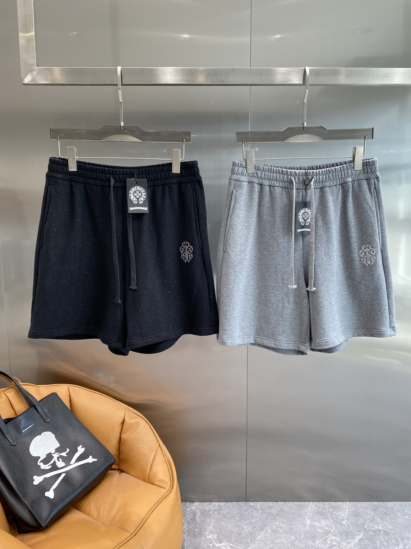 Luxurious and Fashionable New York House: Perfect 2025 Summer Shorts with Comfortable and Regulated Fabrics - 图片 1