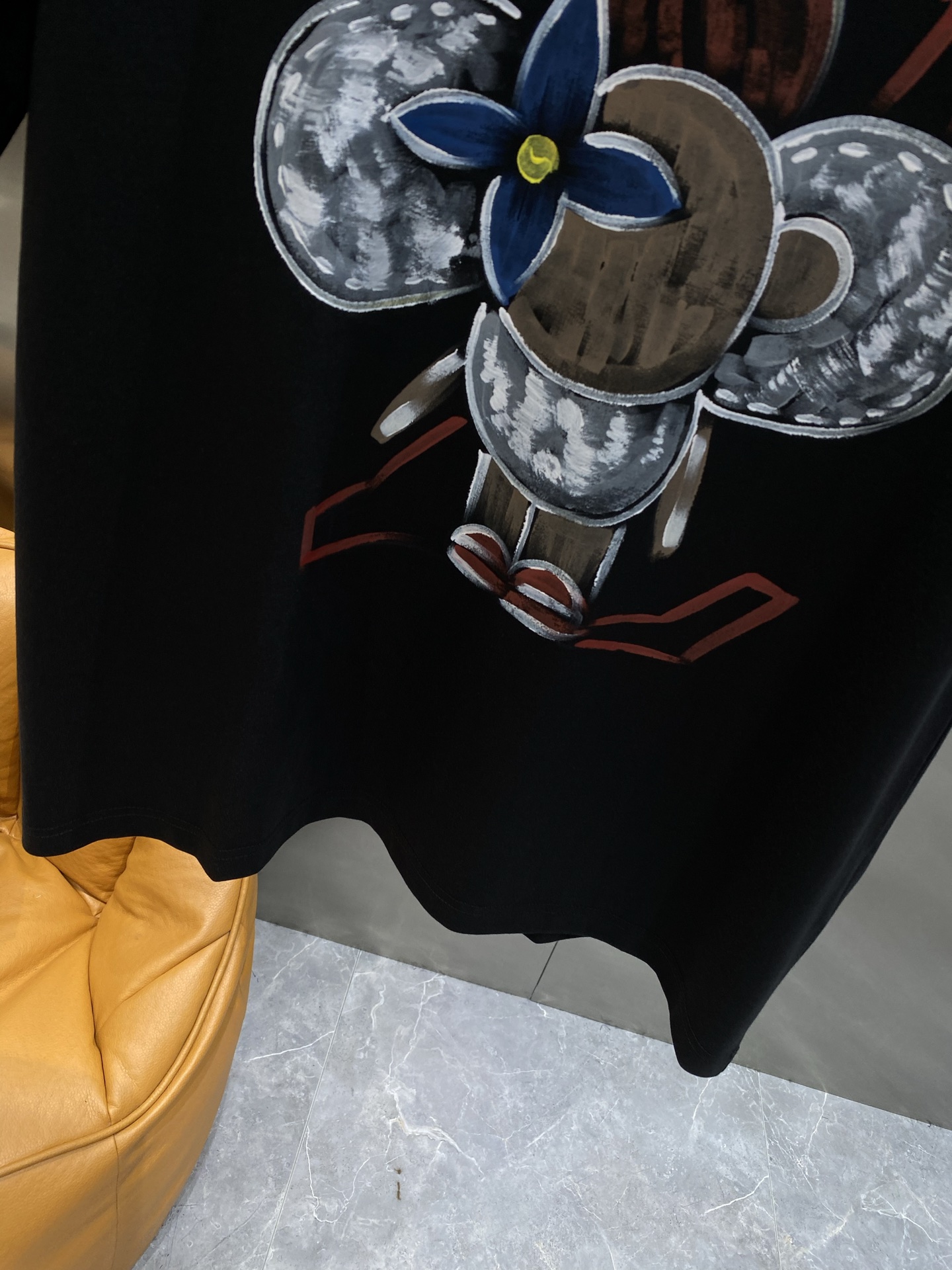 《𝙉𝙚𝙬🤍🖤驴家》路易威*LV 25ss春夏新款首发专柜最新款短袖圆领T恤 手绘工艺 高端订制 设计前卫