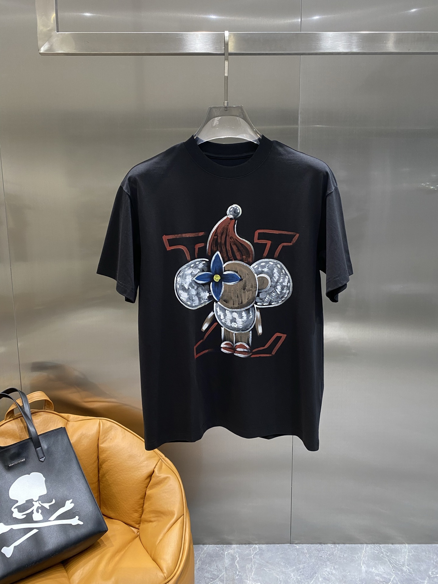 《𝙉𝙚𝙬🤍🖤驴家》路易威*LV 25ss春夏新款首发专柜最新款短袖圆领T恤 手绘工艺 高端订制 设计前卫