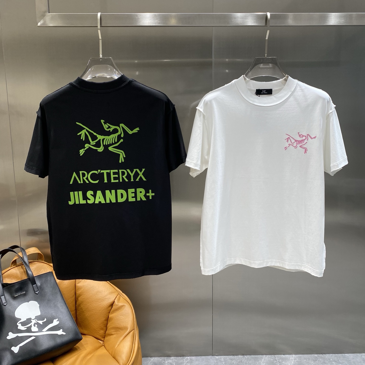 NO:515776,'Bird Family' Arcteryx Archaeopteryx 2025 new round neck short-sleeved T-shirt high-end version!  Customized fabrics for counters are breathable and comfortable, with impeccable details, and the brand element design concept reflects high quality. The feel is delicate and soft!  It is casually cut, with a great upper body style!  S-3XL The next day, jil sanderarc'teryx,T-shirt,tees,t-shirt,alexander wang19860909《鸟家》 Arcteryx 始祖鸟 2025新款 圆领 短袖 T恤 高端版本！专柜定制面料 透气舒适度高,细节无可挑剔,品牌元素设计理念,体现高品质.手感细腻柔软！呈现休闲裁剪,上身版型超赞！ 码数S-3XL 隔天,,jil sanderarc'teryx,T-shirt,tees，t-shirt,alexander wang,Men's clothing