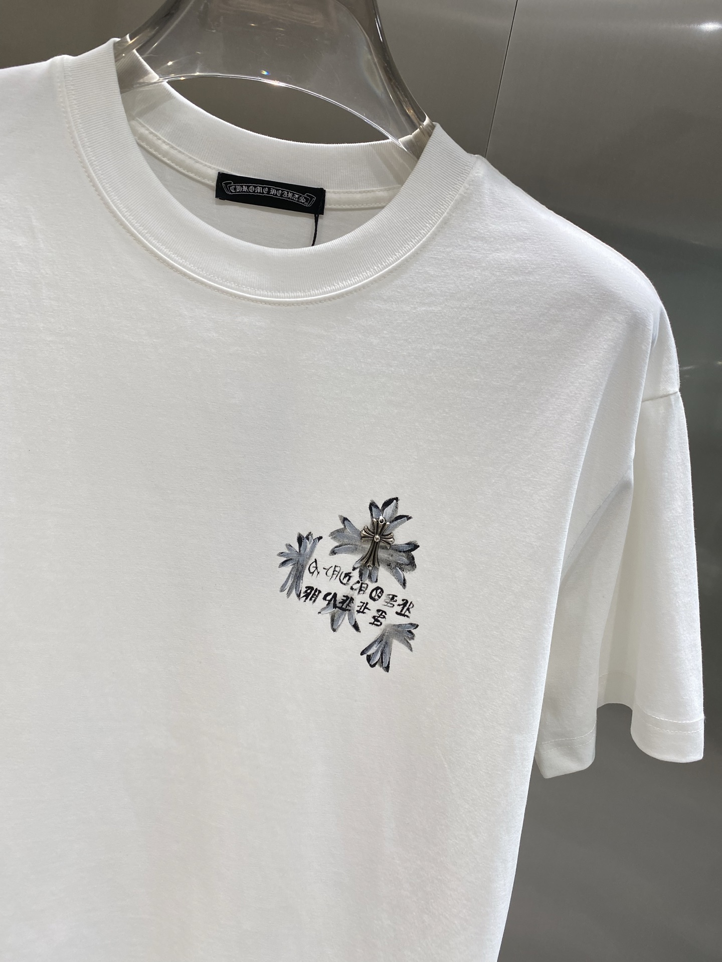 《𝙉𝙚𝙬🤍🖤克家》克罗心2025春夏新款首发专柜最新款圆领短袖 高端订制 设计前卫时尚！品牌logo重工