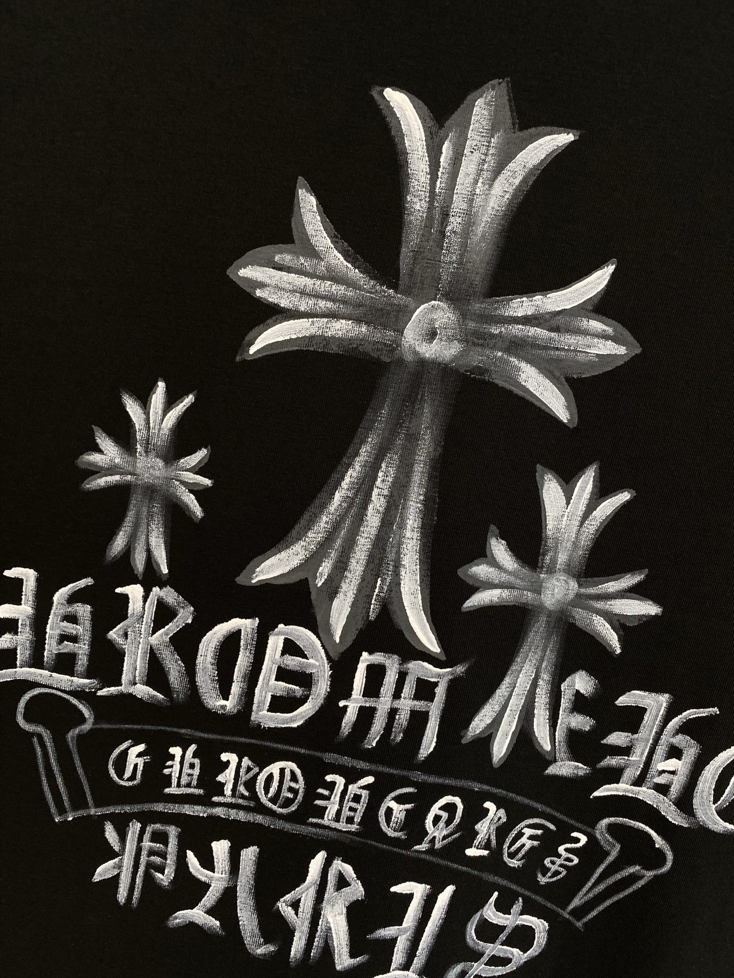 《𝙉𝙚𝙬🤍🖤克家》克罗心2025春夏新款首发专柜最新款圆领短袖 高端订制 设计前卫时尚！品牌logo重工