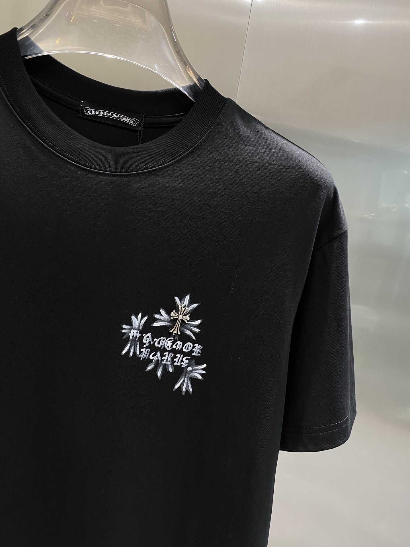 《𝙉𝙚𝙬🤍🖤克家》克罗心2025春夏新款首发专柜最新款圆领短袖 高端订制 设计前卫时尚！品牌logo重工