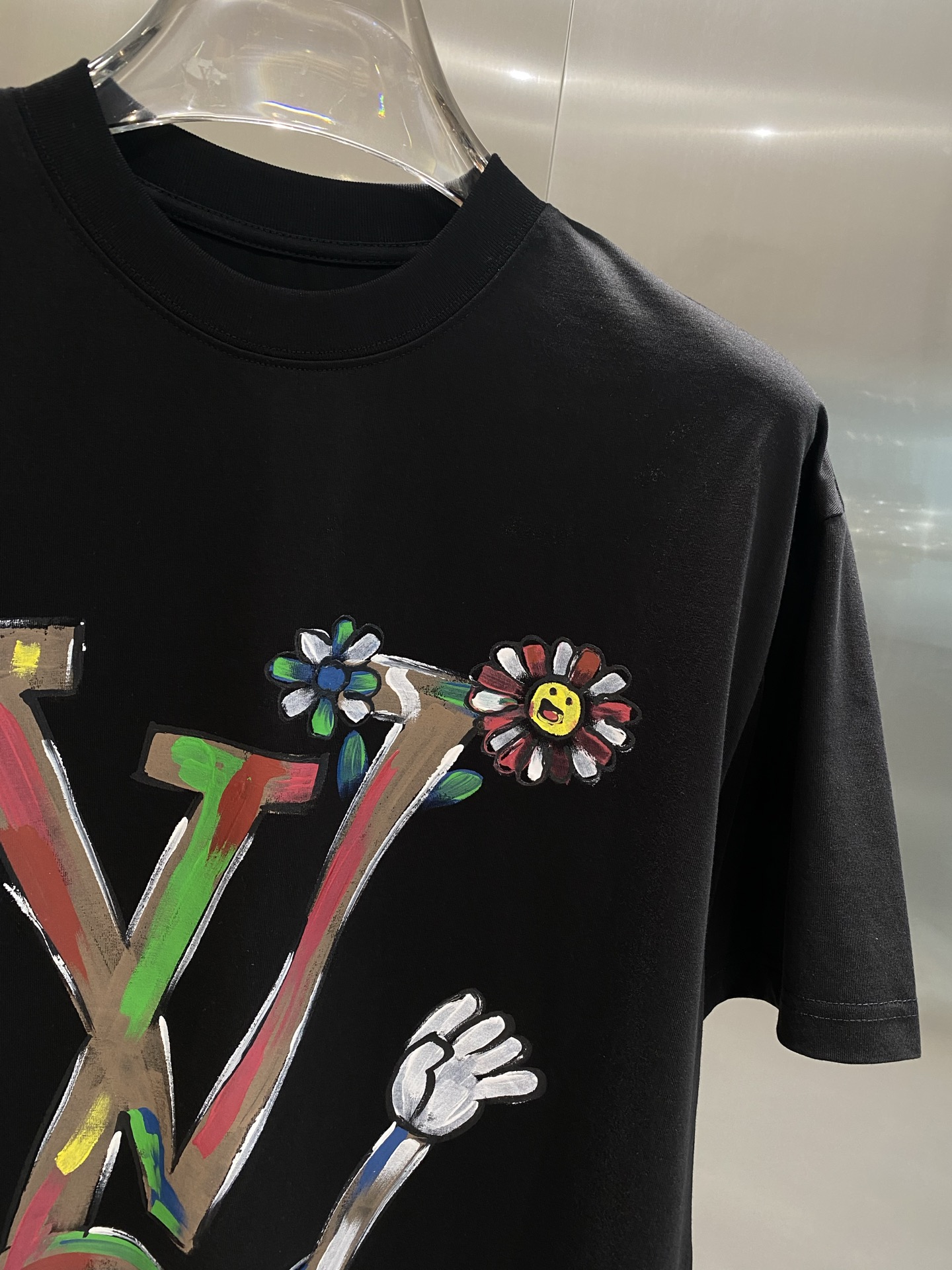 《𝙉𝙚𝙬🤍🖤驴家》路易威*LV 25ss春夏新款首发专柜最新款短袖圆领T恤 手绘工艺 高端订制 设计前卫