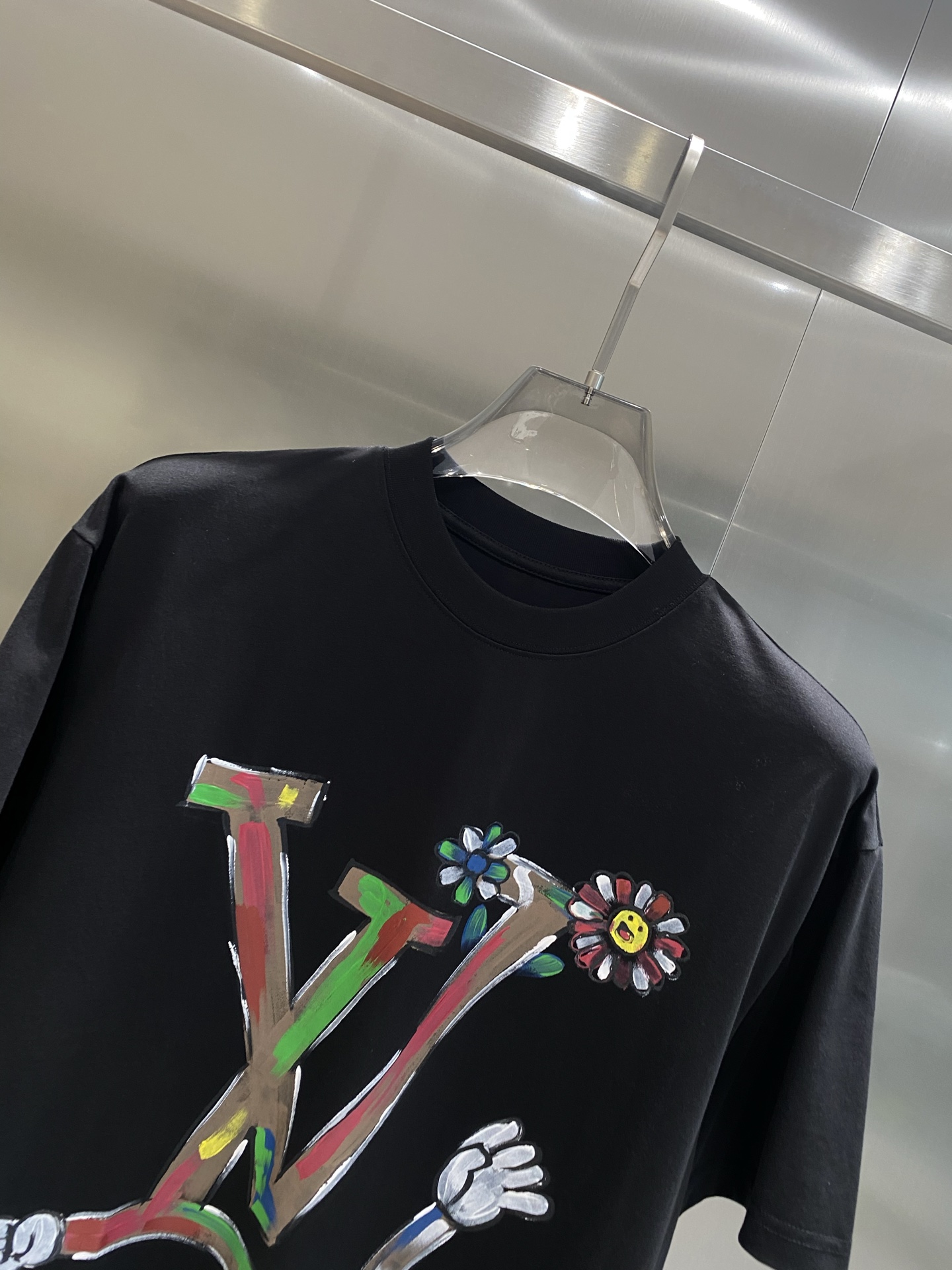 《𝙉𝙚𝙬🤍🖤驴家》路易威*LV 25ss春夏新款首发专柜最新款短袖圆领T恤 手绘工艺 高端订制 设计前卫