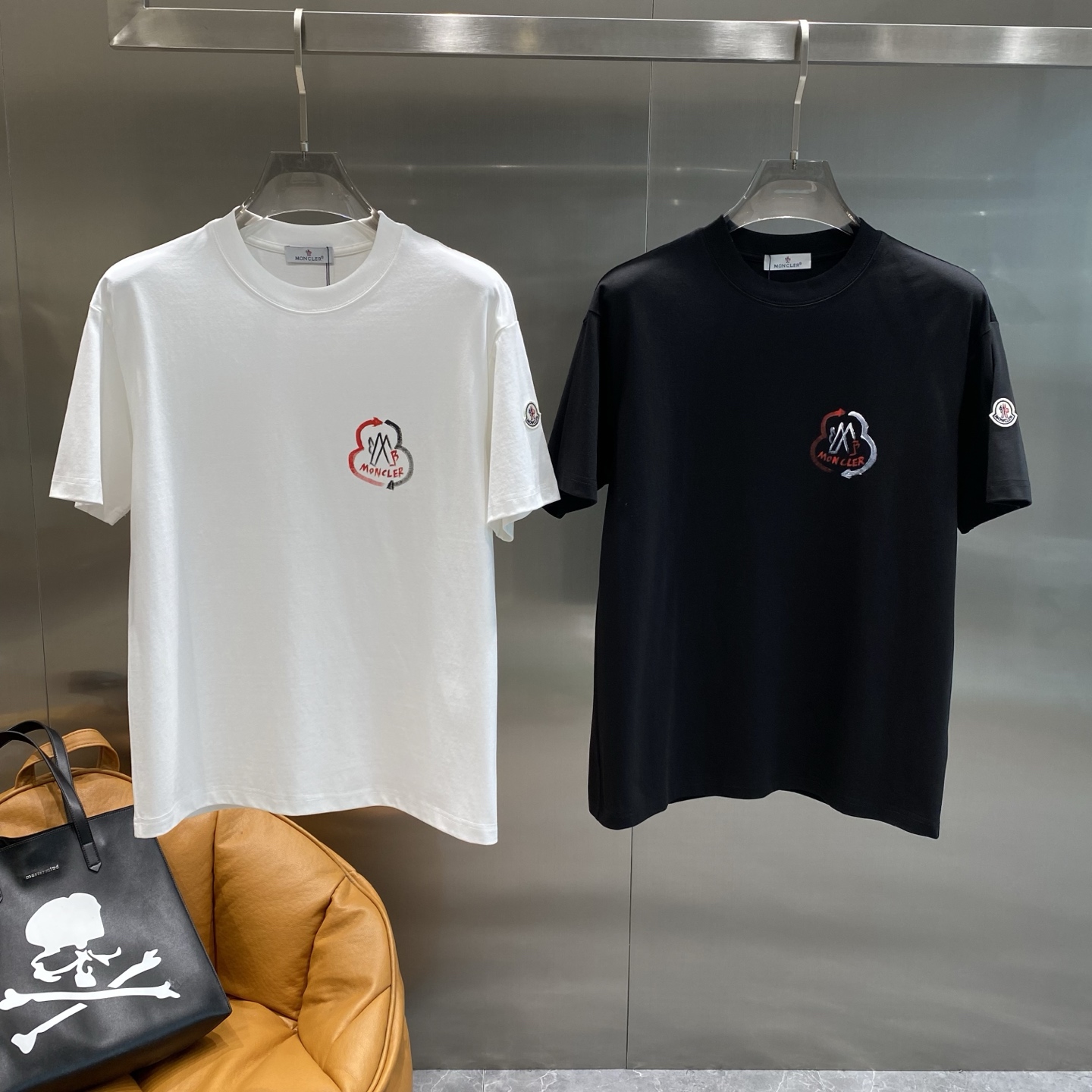 NO:515784,'Mengjia' 2025 new round neck short-sleeved T-shirt high-end version!  Customized fabrics for counters are breathable and comfortable, with impeccable details, and the brand element design concept reflects high quality. The feel is delicate and soft!  It is casually cut, with a great upper body style!  S-3XL The next day, T-shirt,tees,t-shirt,alexander wang19860909《蒙家》 2025新款 圆领 短袖 T恤 高端版本！专柜定制面料 透气舒适度高,细节无可挑剔,品牌元素设计理念,体现高品质.手感细腻柔软！呈现休闲裁剪,上身版型超赞！码数S-3XL 隔天,,T-shirt,tees，t-shirt,alexander wang,Men's clothing