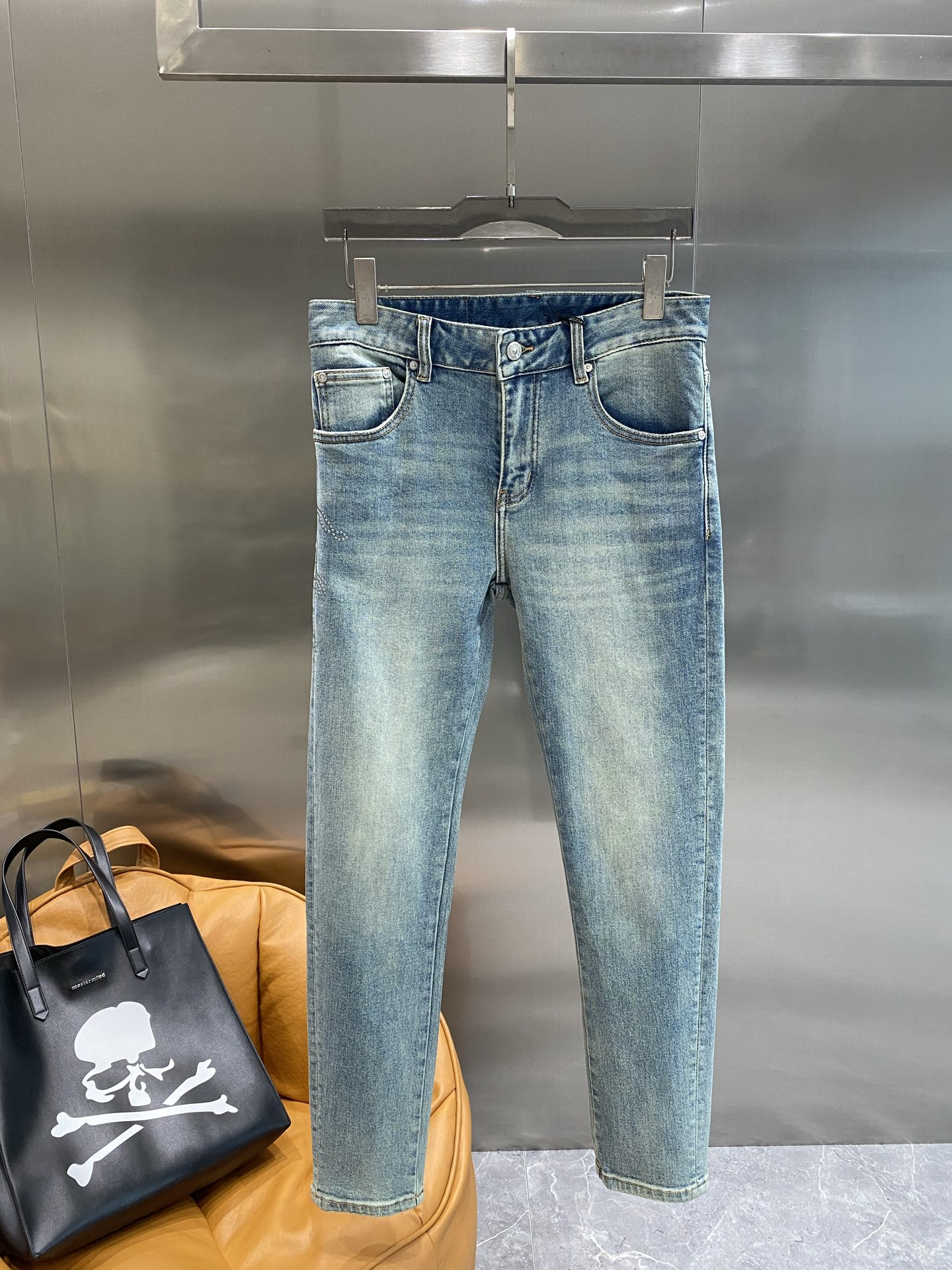 NO:453551,'Ba Jia' Burberry's new spring and summer 2025 new men's casual jeans, top quality!  Channel orders are sold simultaneously on the official website!  !  Original customized denim cotton material!  ~The best thing for daily commuting!  !  Size 29-36, Burberry, Burberry, Jeans, Alexander wang19860909《巴家》 巴宝莉2025春夏新款男士休闲牛仔裤,顶级品质！渠道订单,官网同步出售！！原厂订制牛仔全棉材质！～日常通勤的极品！！尺码29-36,,burberry,burberry,jeans,alexander wang,Men's clothing