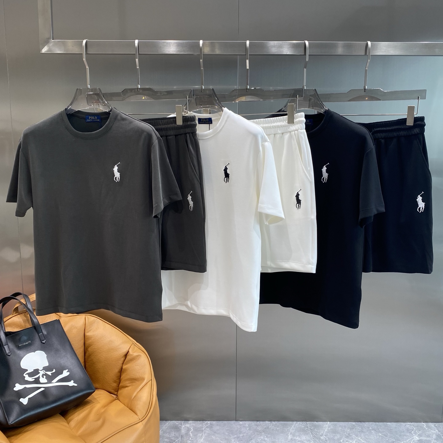 NO:448826,'POLO Home' 2025 Spring and Summer Latest Style, Classic Design Short Sleeve T-shirt Shorts Set, Customized Pure Cotton Fabric, Soft Handle, Comfortable Wear, Fine Workmanship. The upper body effect is invincible and handsome, Number of Size M-3XL the next day, shorts, T-shirt, tees, t-shirt, alexander wang19860909《POLO家》 2025春夏最新款,经典设计短袖T恤短裤套装,定制纯棉面料,手感柔软,穿着舒适,做工精细.上身效果无敌帅气,码数M-3XL隔天,,shorts,T-shirt,tees，t-shirt,alexander wang,Men's clothing