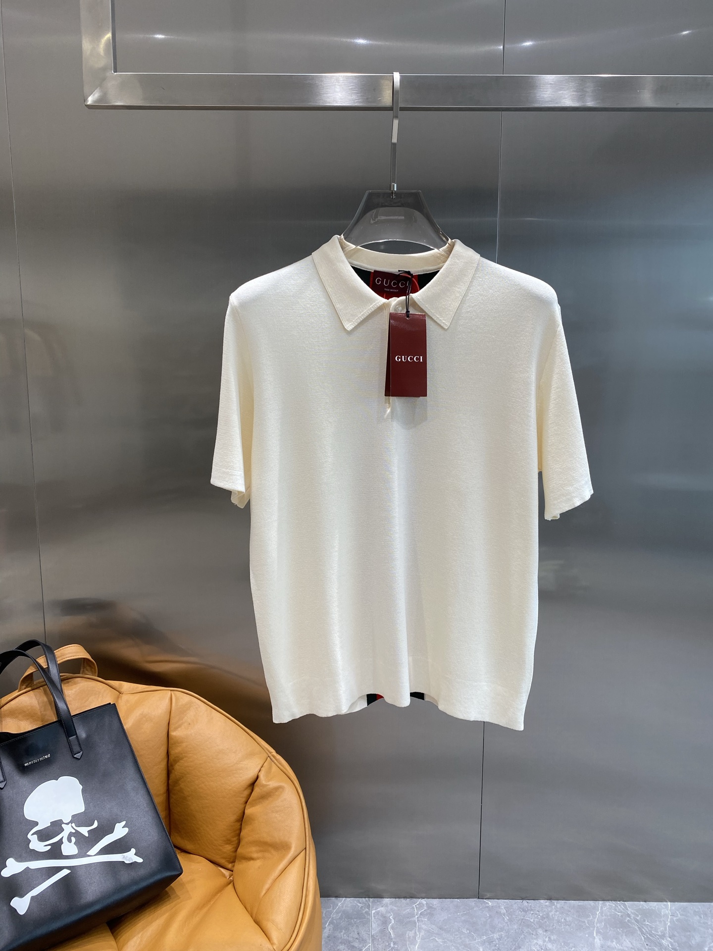 NO:448823,'Gujia' Guqi 2025 new men's knitted lapel short-sleeved POLO shirt classic business men's shirt collar Polo shirt tensile long velvet cotton fabric presents. Create an elegant texture, integrated with the close thread, original customization, imported yarn color dye S-XXL the next day, gucci,shirts,T-shirt,alexander wang19860909《古家》 古奇 2025新款男士针织翻领短袖POLO衫 经典商务男装衬衫领 Polo 衫天丝长绒棉面料呈现.营造出优雅纹理,一体齐脚收口螺纹 原版定制 进口纱线色染S-XXL隔天,,gucci,shirts,T-shirt,alexander wang,Men's clothing