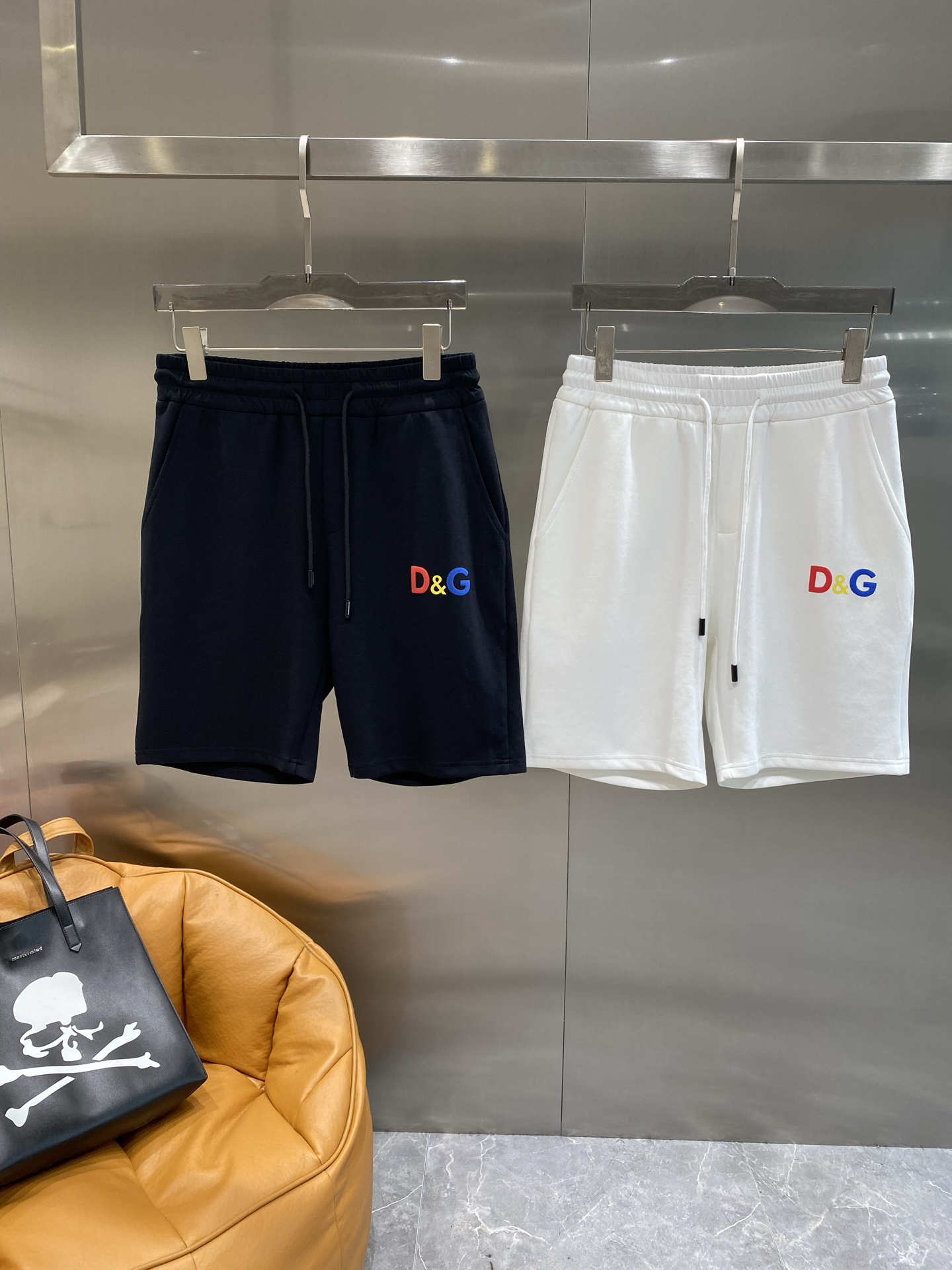 NO:476954,'DG Home' 2025ss classic letter shorts popular custom cotton fabric adopts three-dimensional embroidery process, three-dimensional and clear visible fabric, comfortable and textured, M-3XL the next day, gucci, shorts, alexander wang19860909《DG家》 2025ss经典字母短裤 爆款定制棉质面料 采用立体绣花工艺 立体清晰可见 面料舒适有质感,M-3XL隔天,,gucci,shorts,alexander wang,Men's clothing