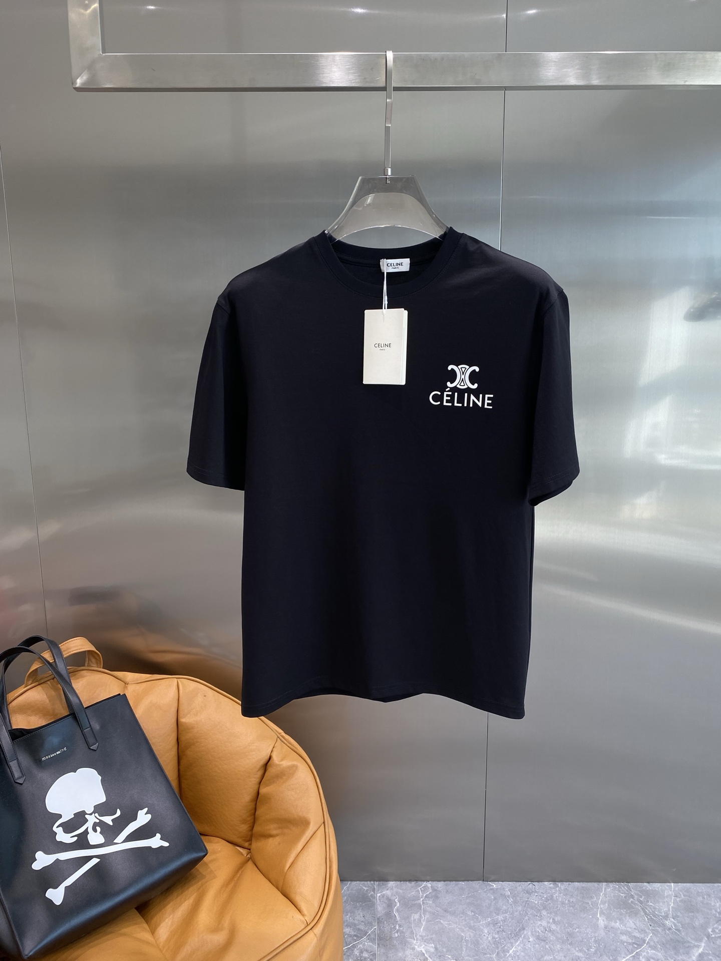 NO:442336,'Saijia' 2025 summer new short-sleeved T-shirt, the personalized art series exclusively released on the entire network. The versatile details are perfectly processed and pure cotton fabric is very exquisite. Original fabric. The same high-end version of the internet celebrity celebrity. The high-quality feel is very comfortable. Fashionable and personalized. The super versatile and beautiful style is the same color. The same color is black and white. The next day, T-shirt,tees, t-shirt,alexander wang19860909《赛家》 2025夏季新款短袖T恤,个性艺术系列全网独家首发 百搭款细节处理完美纯棉面料十分精致 原版面料 网红明星同款高版本 高品质手感非常舒服 时尚又个性 超级百搭好看的一款同款颜色黑、白 码数M-3XL隔天,,T-shirt,tees，t-shirt,alexander wang,Men's clothing