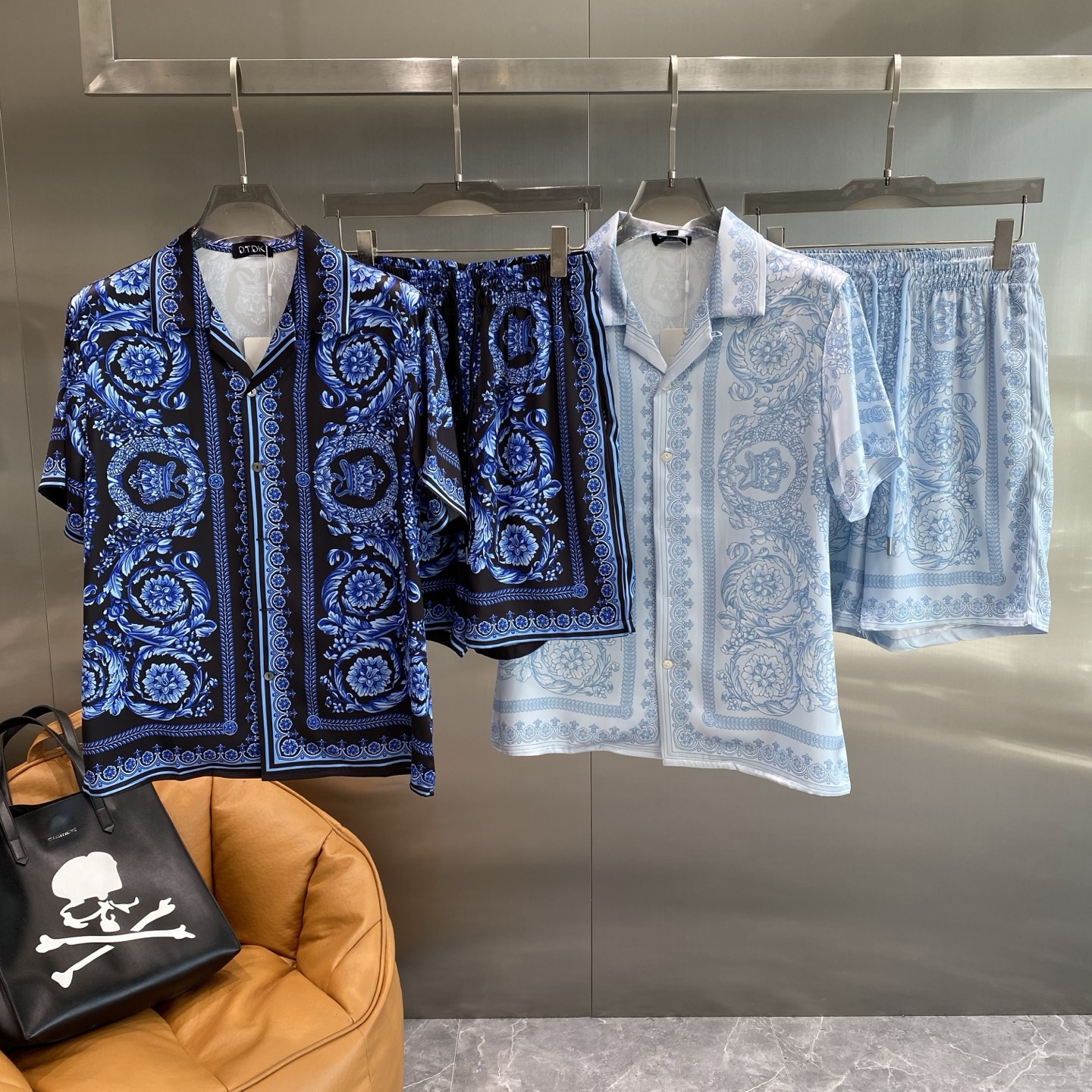 NO:432547,'Fan Jia' Casual pajamas set High-order silk silk fabric upgrade process upgrade Home clothing High-order Russian silk fabric skin-friendly and comfortable Home essentials Do not machine wash silk products, recommended to hand wash or wash bag number M-3XL the next day, real silk, alexander wang19860909《范家》 休闲睡衣套装 高订天绸丝面料升级工艺升级 家居服 高定俄罗丝面料亲肤轻柔舒适 家居必备 真丝产品切勿机洗,建议 手洗或者洗衣袋洗 码数M-3XL隔天,,real silk,alexander wang,Men's clothing