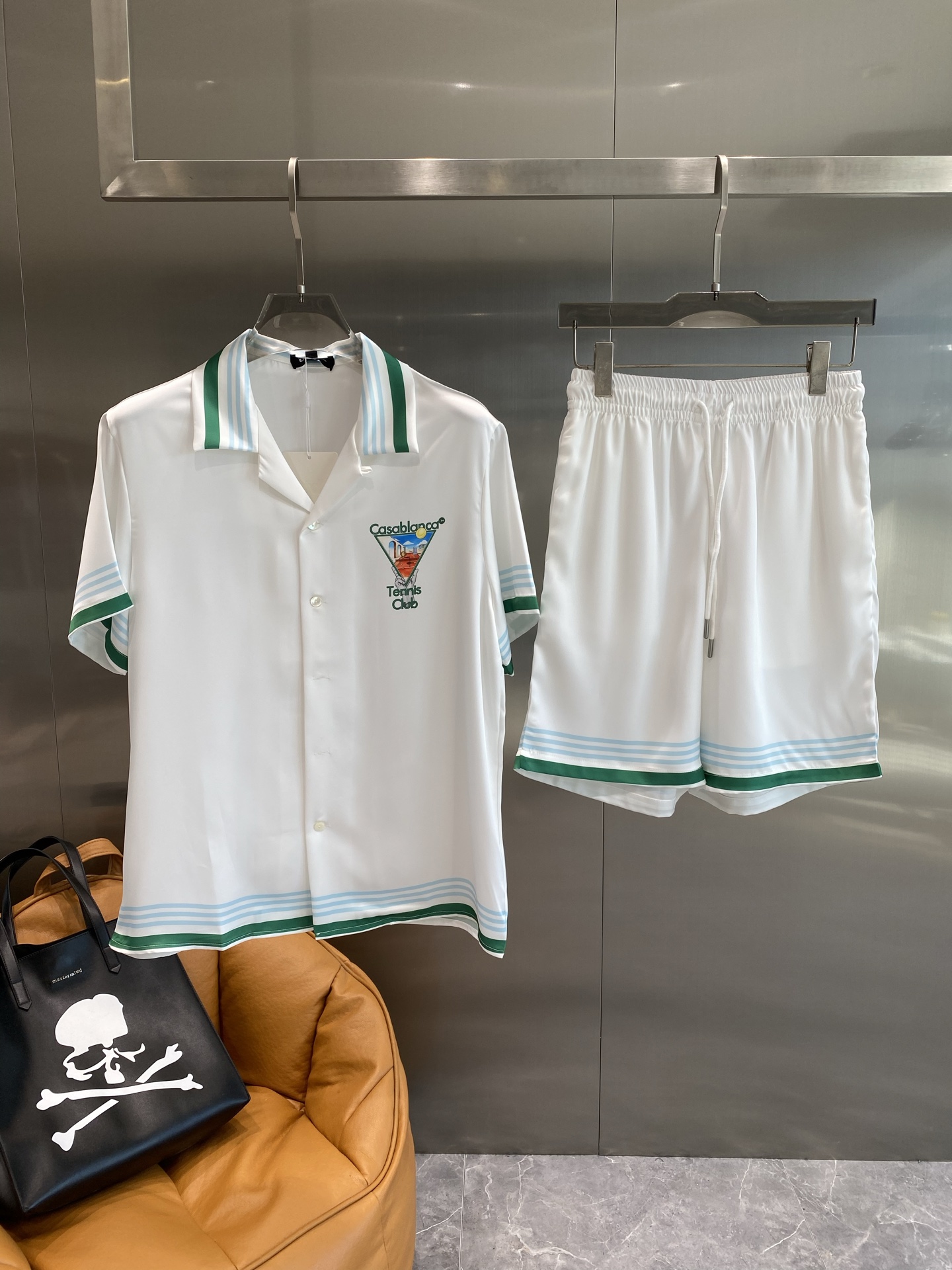 NO:432565,'Kava Home' Casual pajamas set High-order silk silk fabric upgrade process upgrade Home clothing High-order Russian silk fabric skin-friendly and comfortable Home essentials Do not machine wash silk products, recommended to hand wash or wash bag number M-3XL the next day, real silk, alexander wang19860909《卡瓦家》 休闲睡衣套装 高订天绸丝面料升级工艺升级 家居服 高定俄罗丝面料亲肤轻柔舒适 家居必备 真丝产品切勿机洗,建议 手洗或者洗衣袋洗 码数M-3XL隔天,,real silk,alexander wang,Men's clothing