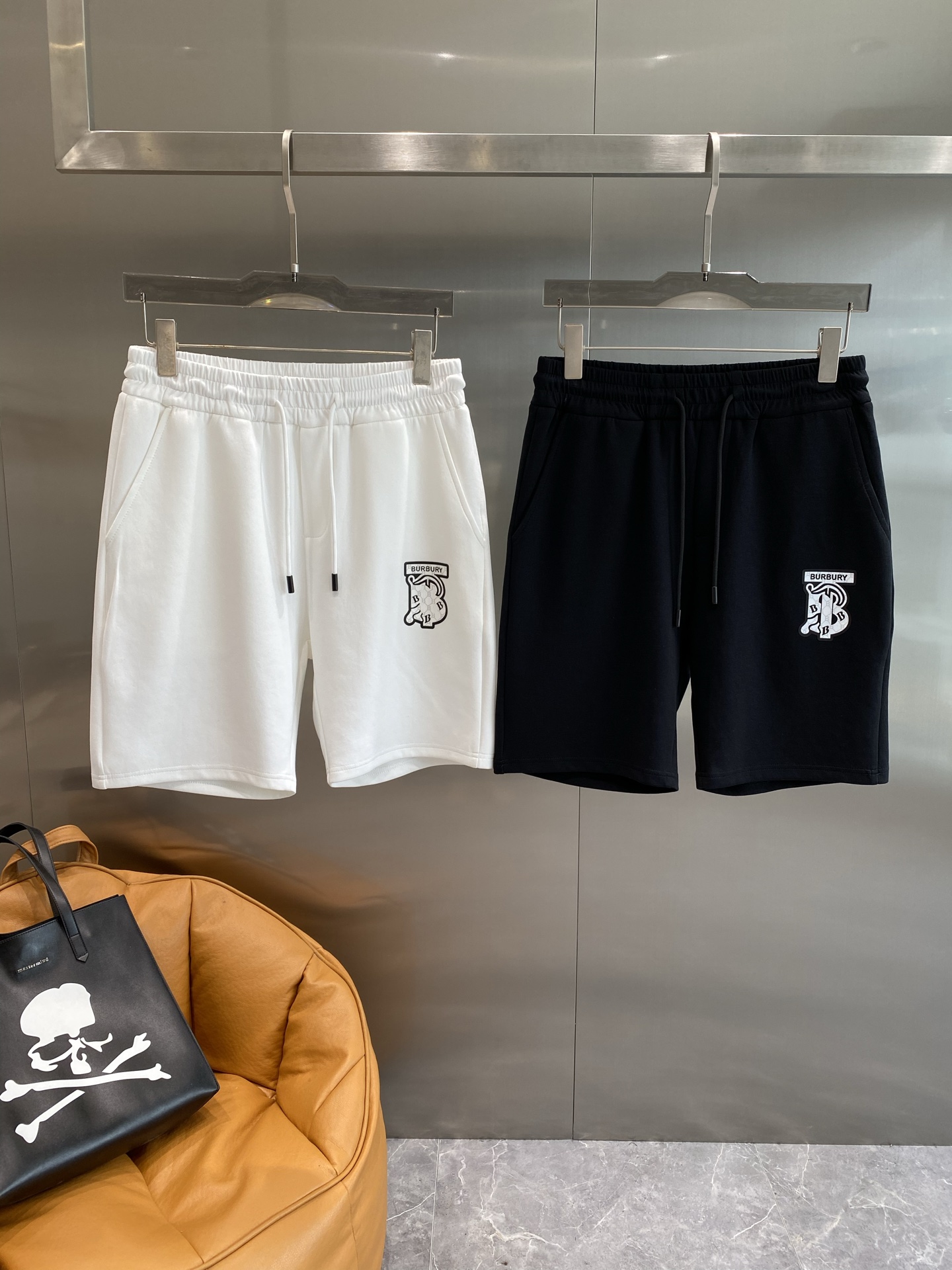 NO:432516,'Bajia' 2025ss classic letter shorts popular custom cotton fabric adopts three-dimensional craftsmanship, three-dimensional and clear visible fabric is comfortable and textured, M-3XL the next day, burberry, shorts, alexander wang19860909《巴家》 2025ss经典字母短裤 爆款定制棉质面料 采用立体工艺 立体清晰可见 面料舒适有质感,M-3XL隔天,,burberry,shorts,alexander wang,Men's clothing