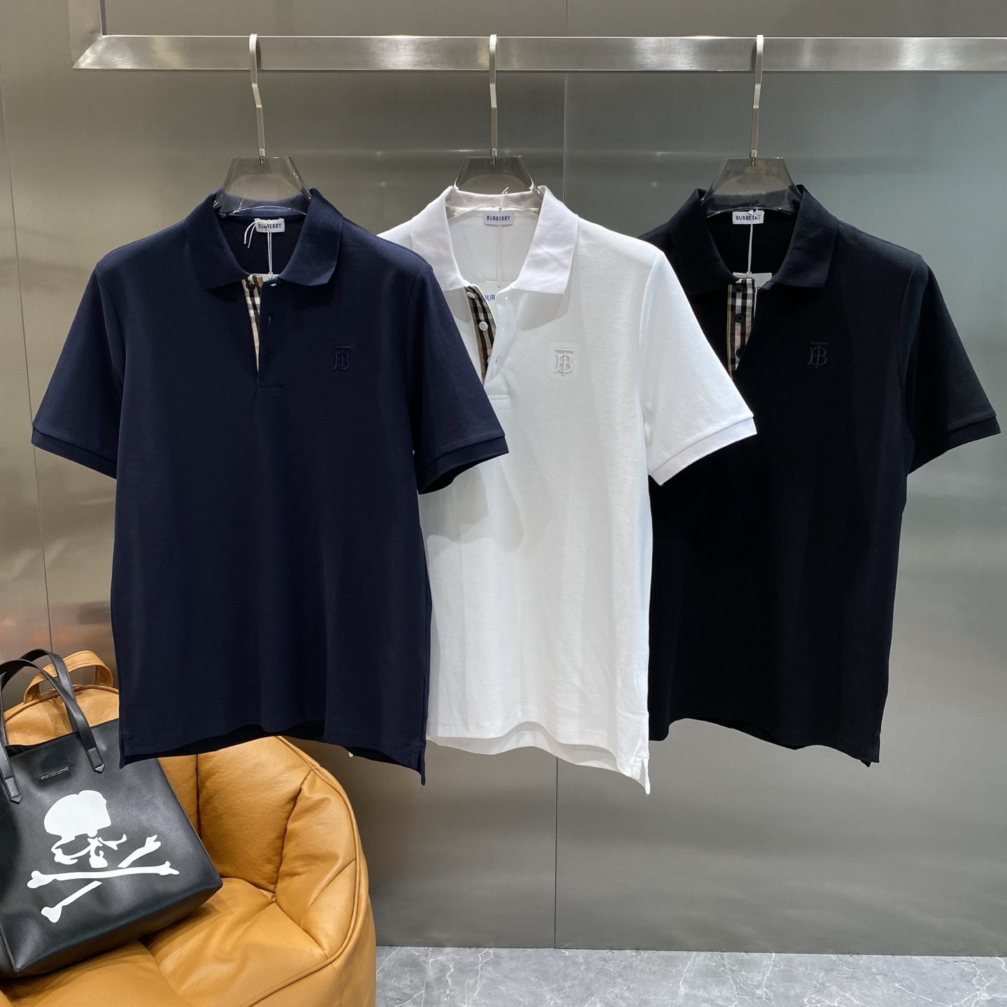 Elegante Polo Burberry de Algodón para Hombre - Comodidad y Estilo