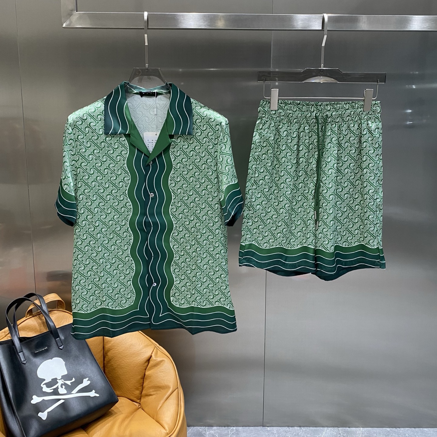 NO:439698,'Donkey Family' Casual pajamas set High-order silk silk fabric upgrade process upgrade Home clothing High-order Russian silk fabric skin-friendly and comfortable Home essentials Do not machine wash silk products, recommended to hand wash or wash bag code M-3XL the next day, louis vuitton, louis vuitton, real silk, alexander wang19860909《驴家》 休闲睡衣套装 高订天绸丝面料升级工艺升级 家居服 高定俄罗丝面料亲肤轻柔舒适 家居必备 真丝产品切勿机洗,建议 手洗或者洗衣袋洗 码数M-3XL隔天,,louis vuitton,louis vuitton,real silk,alexander wang,Men's clothing