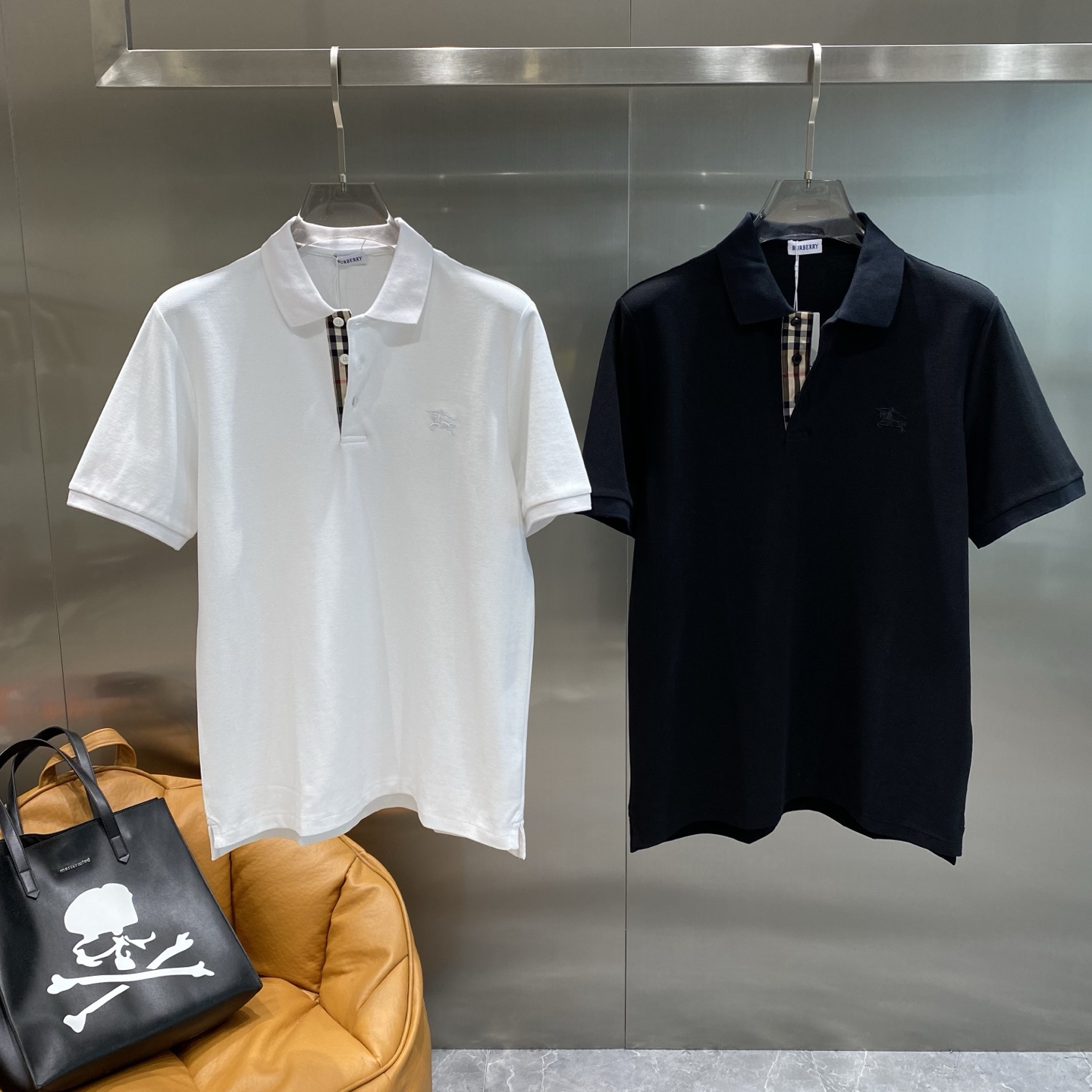 NO:439664,'Bajia' 2025 Men's Business and Casual Solid Color Lapel Short Sleeve POLO Shirt #Customer supplies imported bead floor cotton fabrics, selected high-quality long-length cotton raw materials, the fabric attributes are all excellent, the mesh structure is delicate and natural, after washing, the texture becomes more affinity, the comfort and breathability are perfect, the touch experience is self-evident, POLO Shirt Size M-2XL the next day, burberry, T-shirt, alexander wang19860909《巴家》 2025男士商务休闲纯色翻领短袖POLO衫#客供进口珠地棉面料,甄选上等长绒棉花原料,面料属性皆为上乘,网眼结构细腻自然,经过水洗后,肌理变得更具亲和力,舒适性与透气性完美兼备,触感体验不言而喻,POLO衫 尺码M-2XL隔天,,burberry,T-shirt,alexander wang,Men's clothing